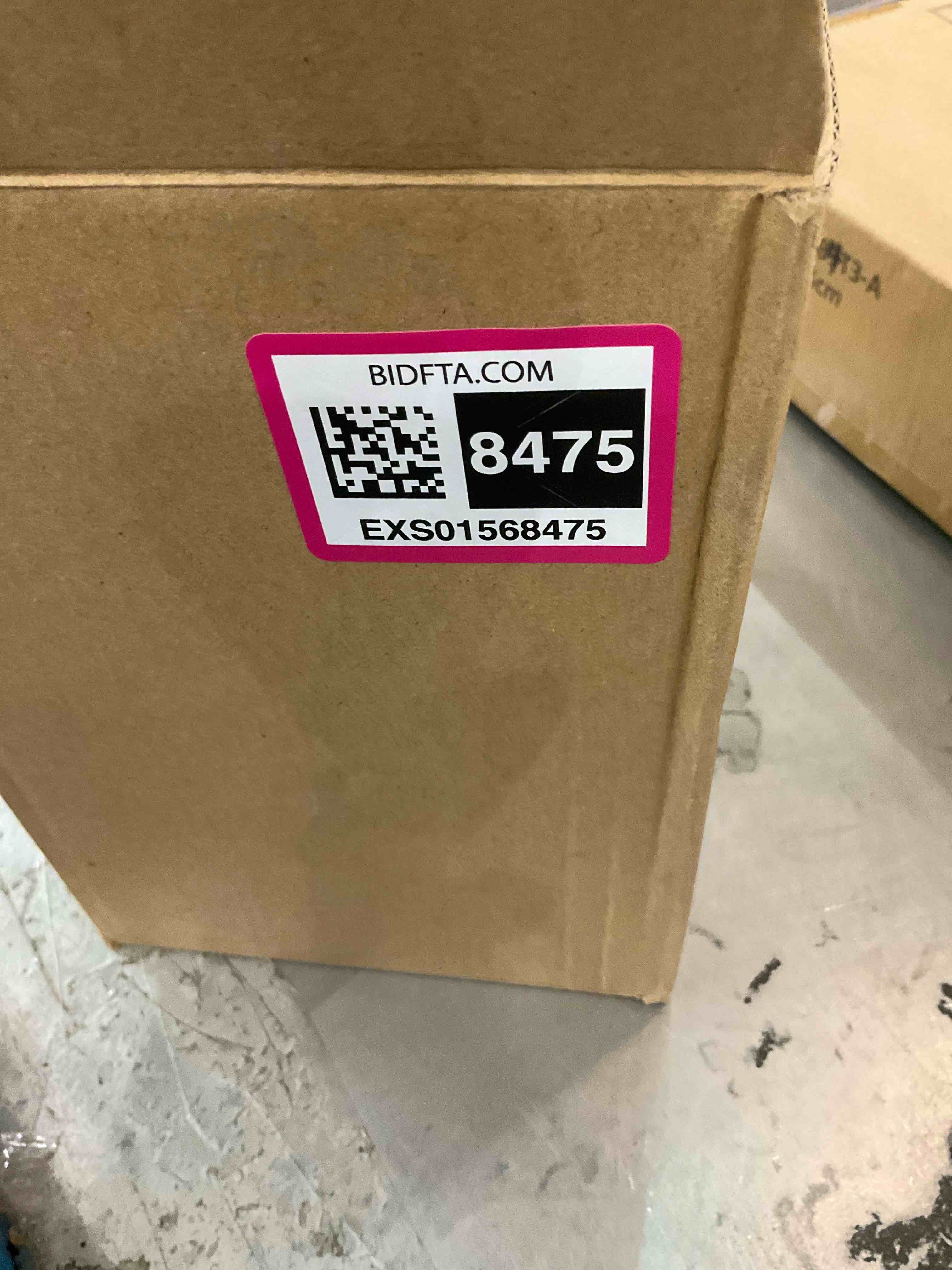 https://s3.amazonaws.com/lotting-images-prod/BargainHunt/EXS01568475_1716304864473.jpeg