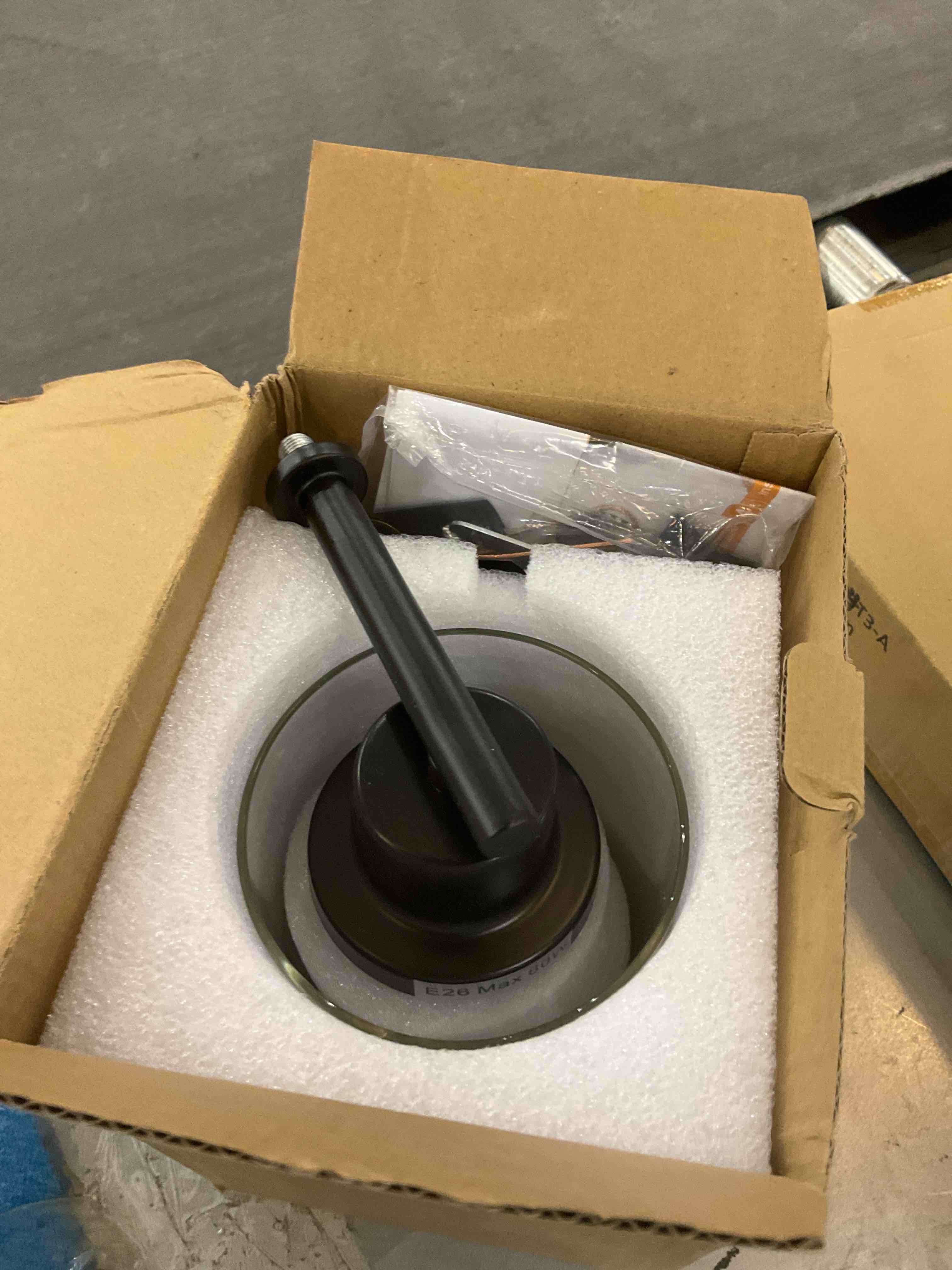 https://s3.amazonaws.com/lotting-images-prod/BargainHunt/EXS01568475_1716304866619.jpeg