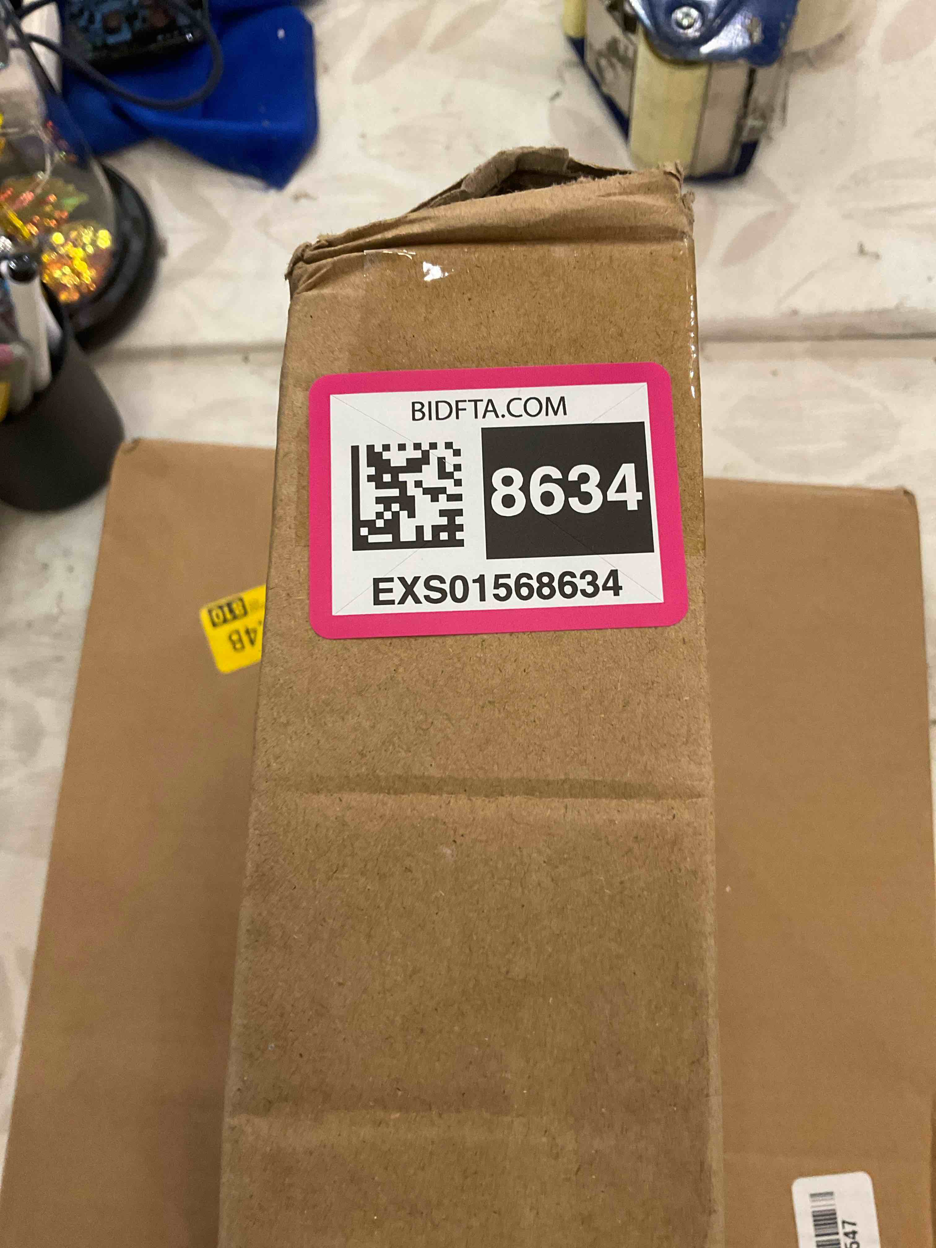 https://s3.amazonaws.com/lotting-images-prod/BargainHunt/EXS01568634_1716302731096.jpeg