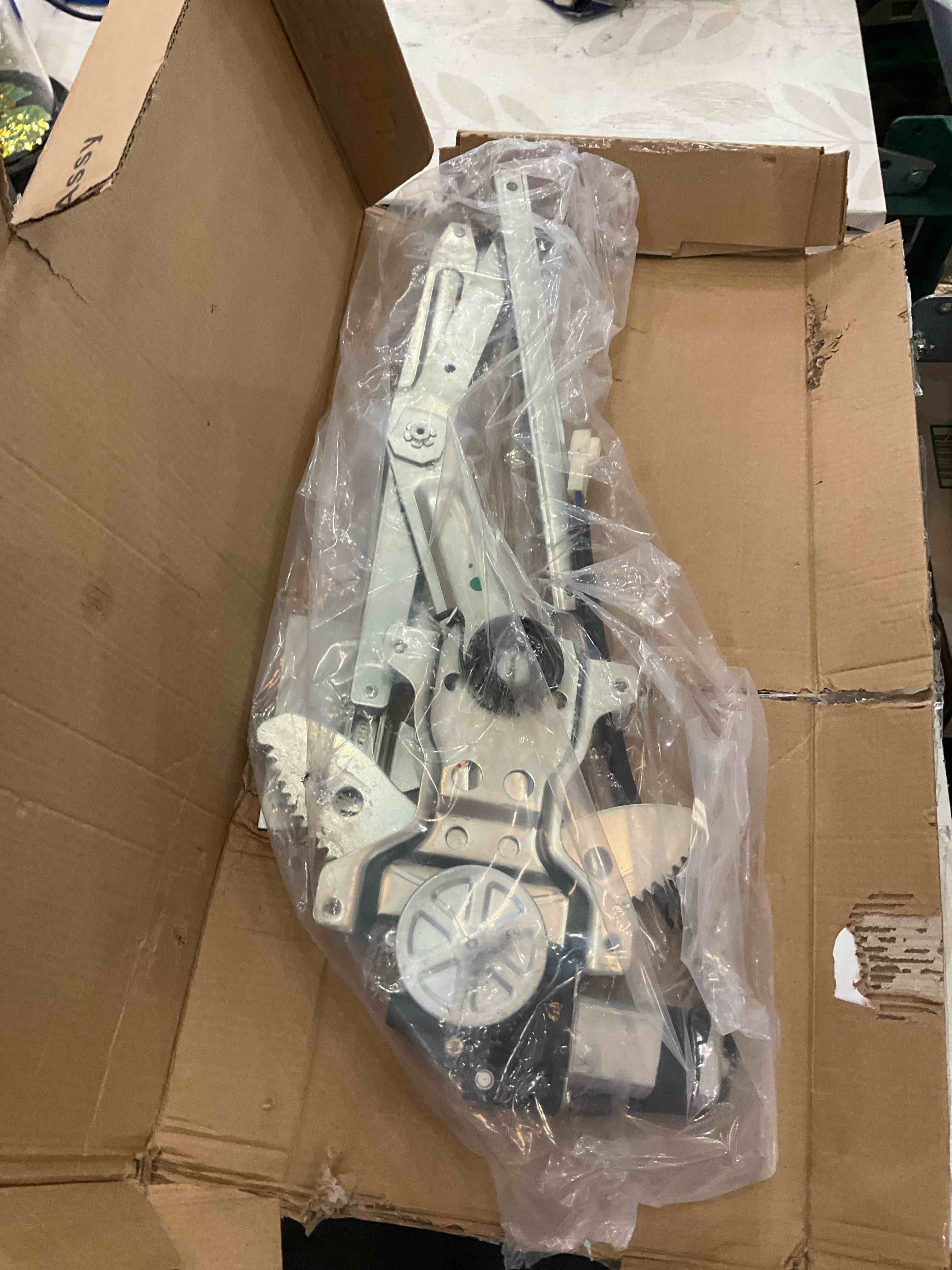 https://s3.amazonaws.com/lotting-images-prod/BargainHunt/EXS01568648_1716304853032.jpeg