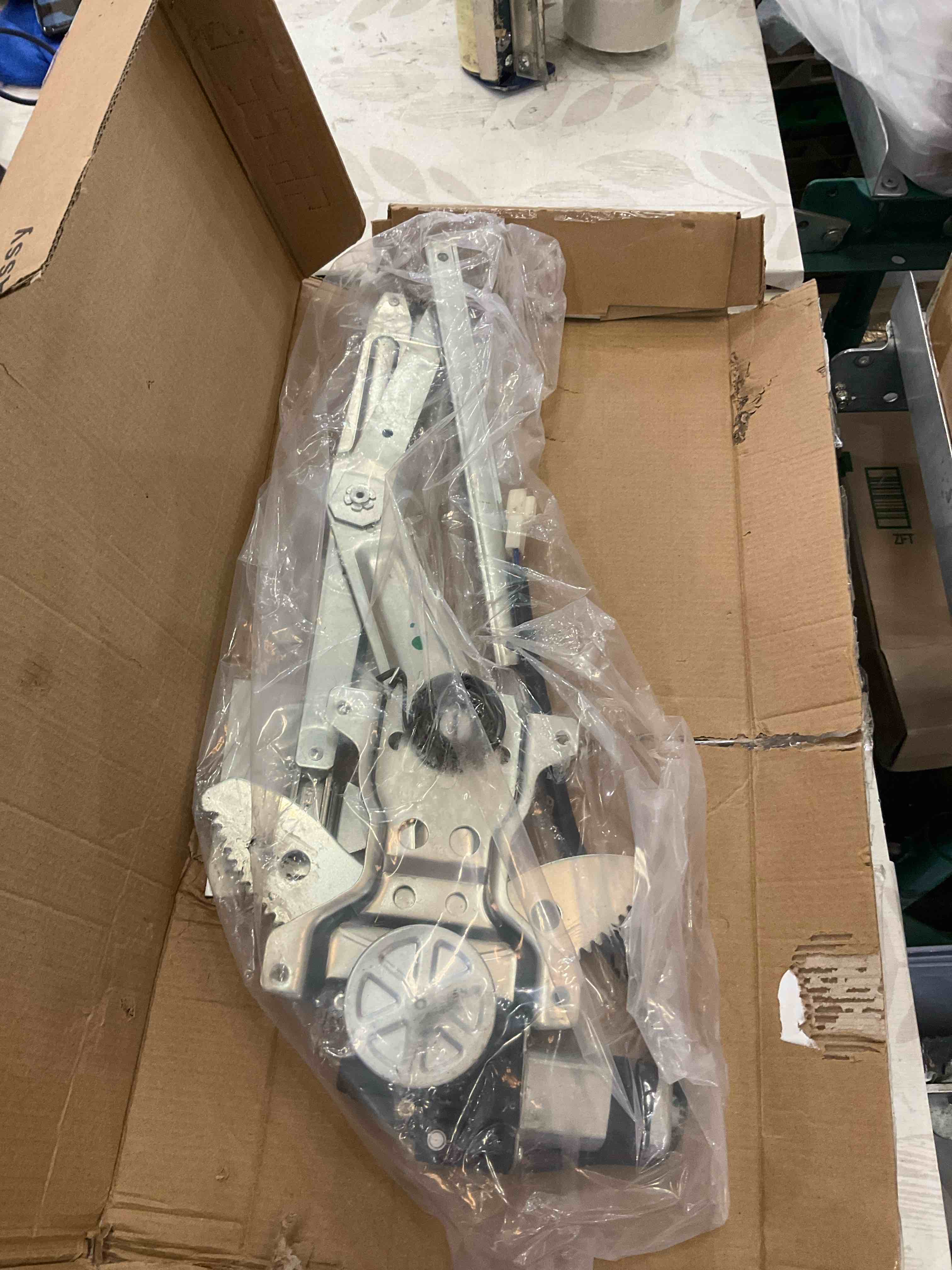 https://s3.amazonaws.com/lotting-images-prod/BargainHunt/EXS01568648_1716304854060.jpeg