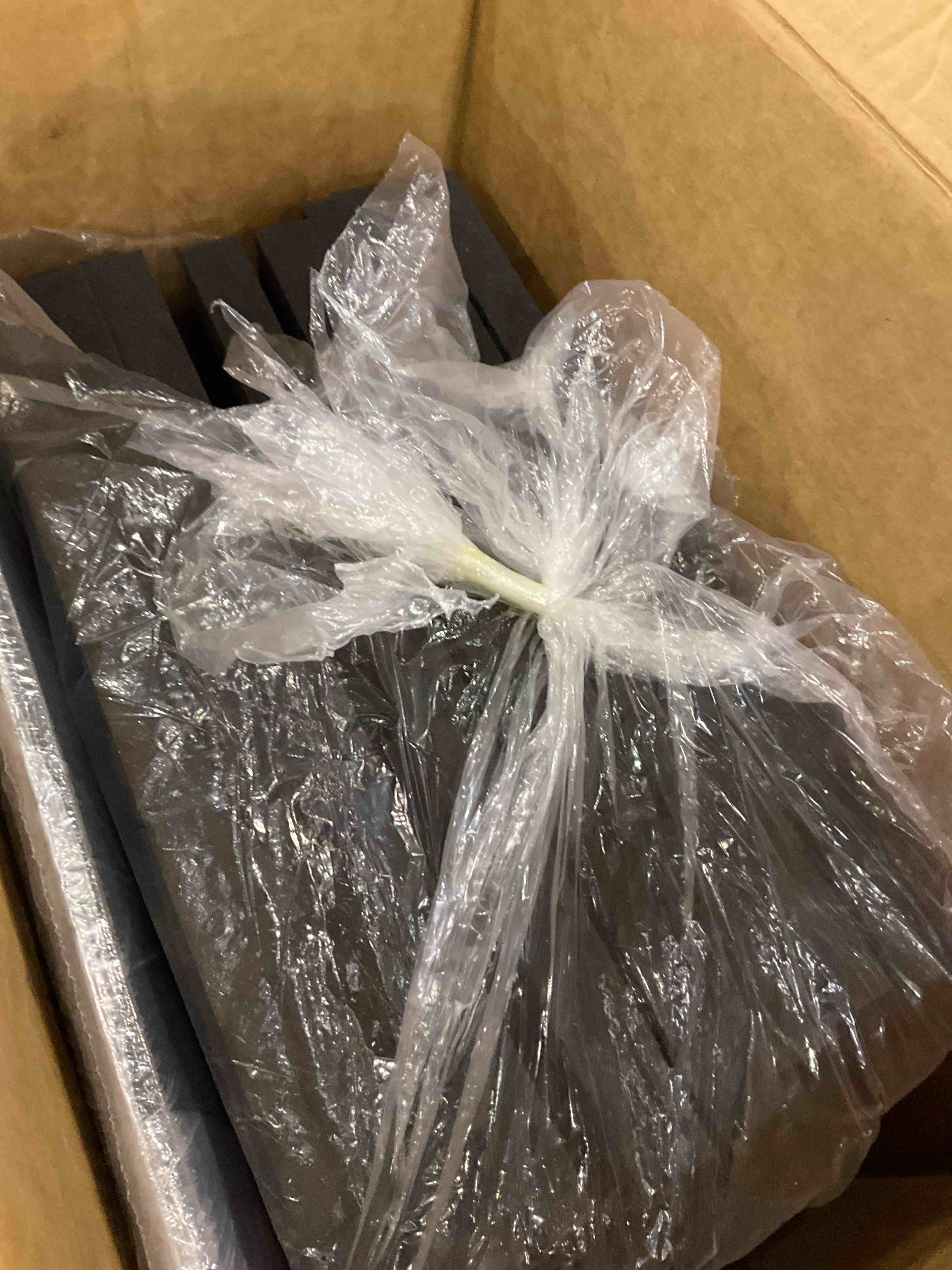 https://s3.amazonaws.com/lotting-images-prod/BargainHunt/EXS01568736_1716464449828.jpeg