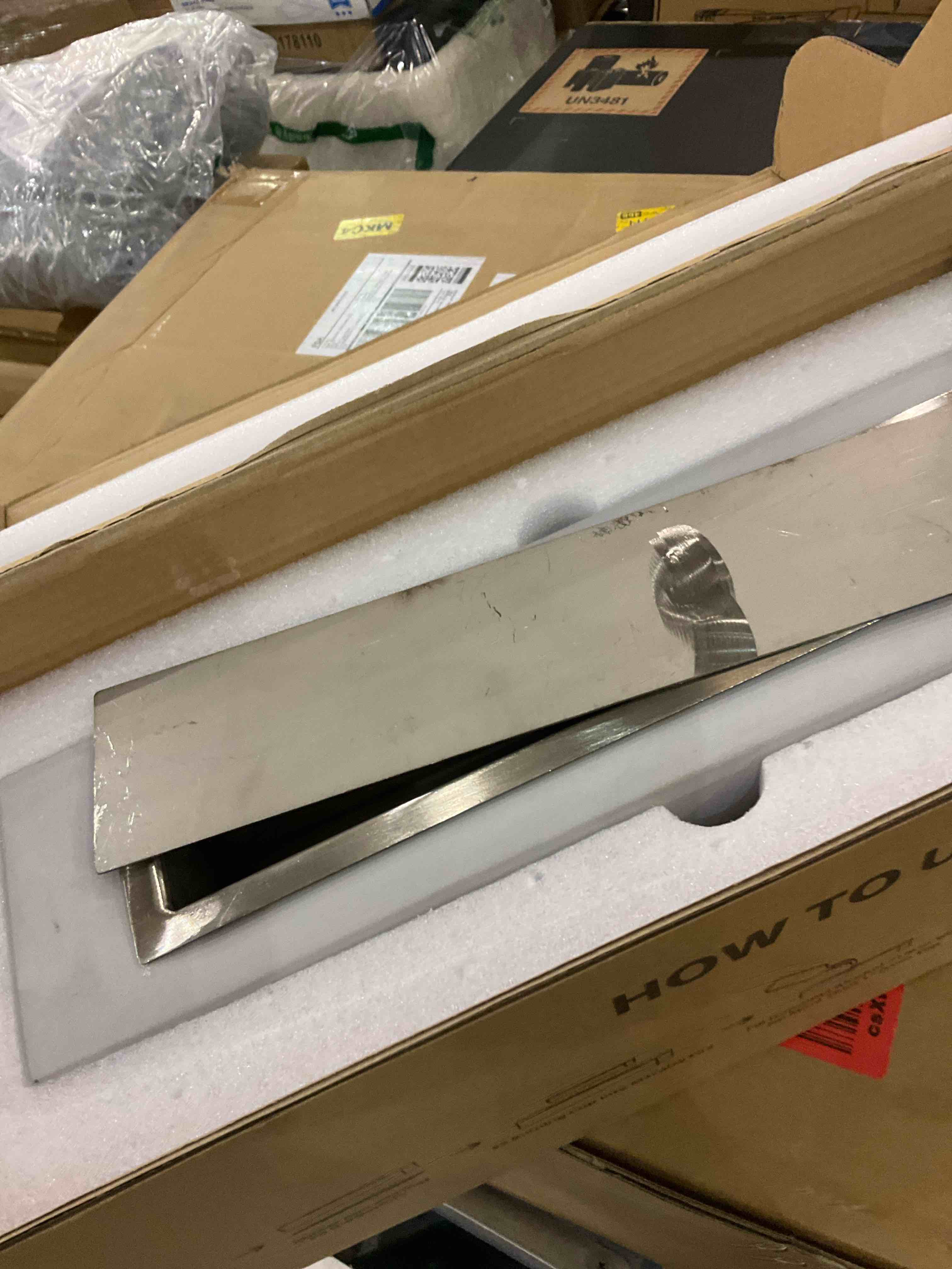 https://s3.amazonaws.com/lotting-images-prod/BargainHunt/EXS01568742_1716465162513.jpeg