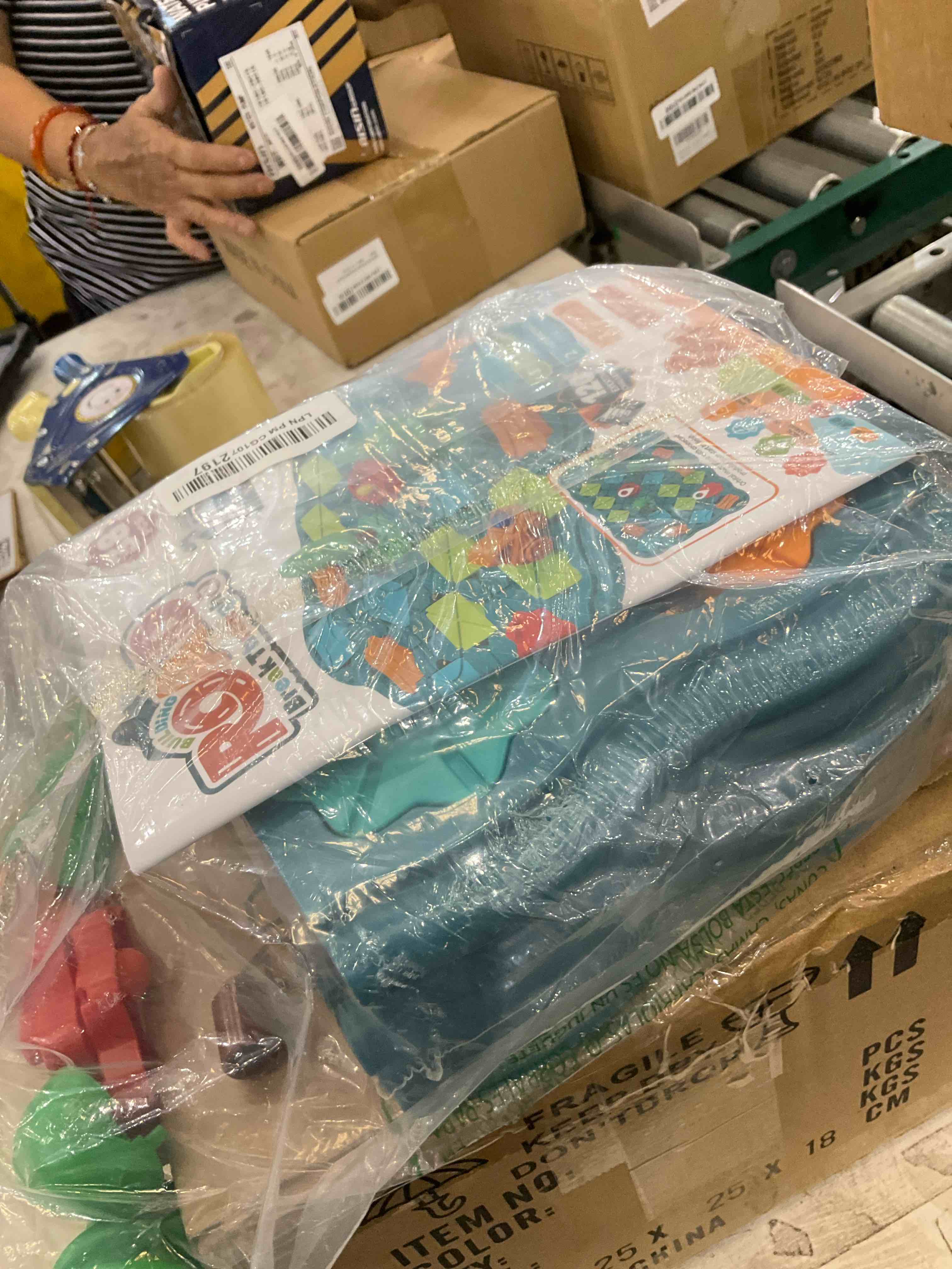 https://s3.amazonaws.com/lotting-images-prod/BargainHunt/EXS01568798_1716474077942.jpeg