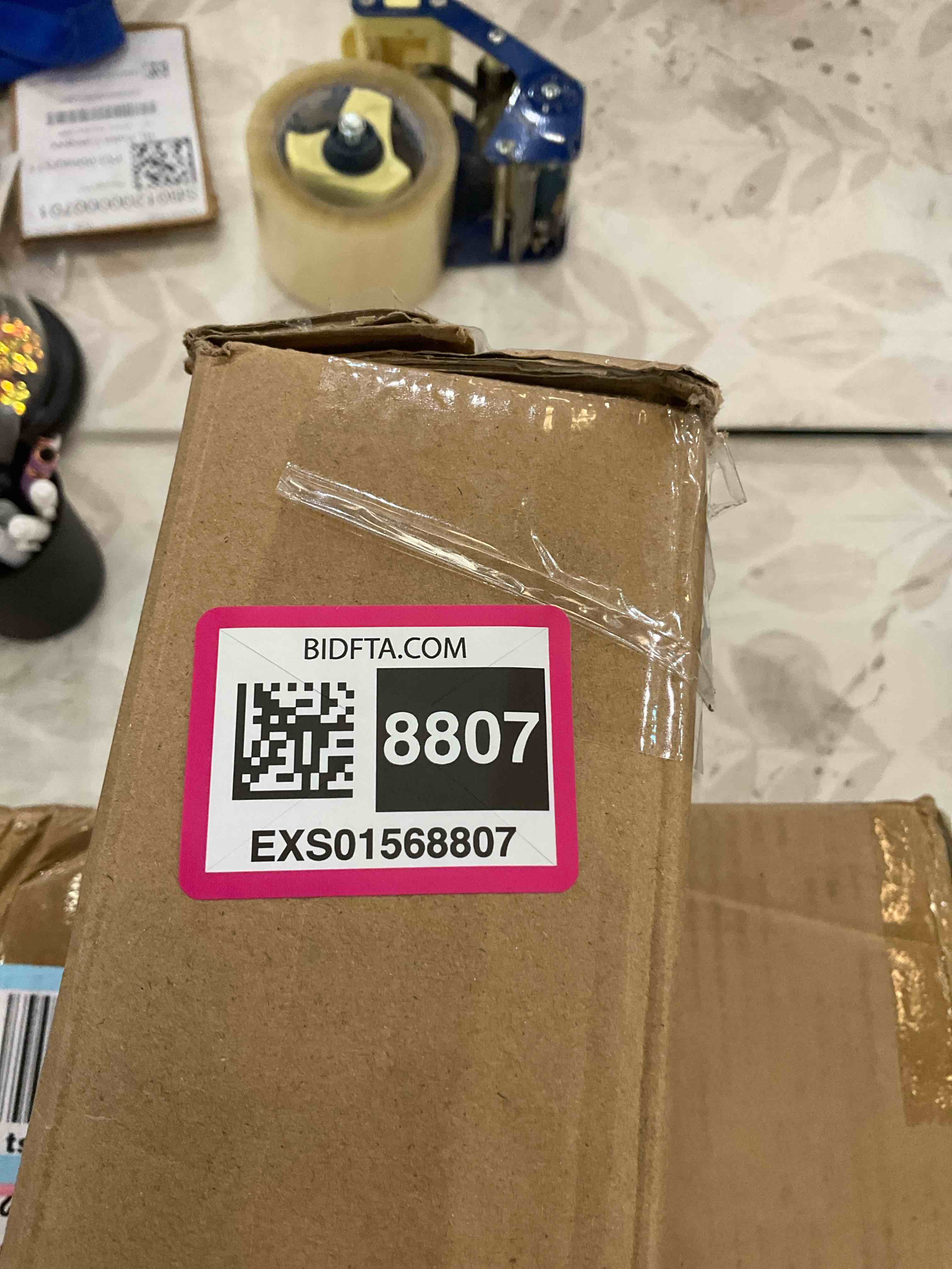https://s3.amazonaws.com/lotting-images-prod/BargainHunt/EXS01568807_1716474914731.jpeg