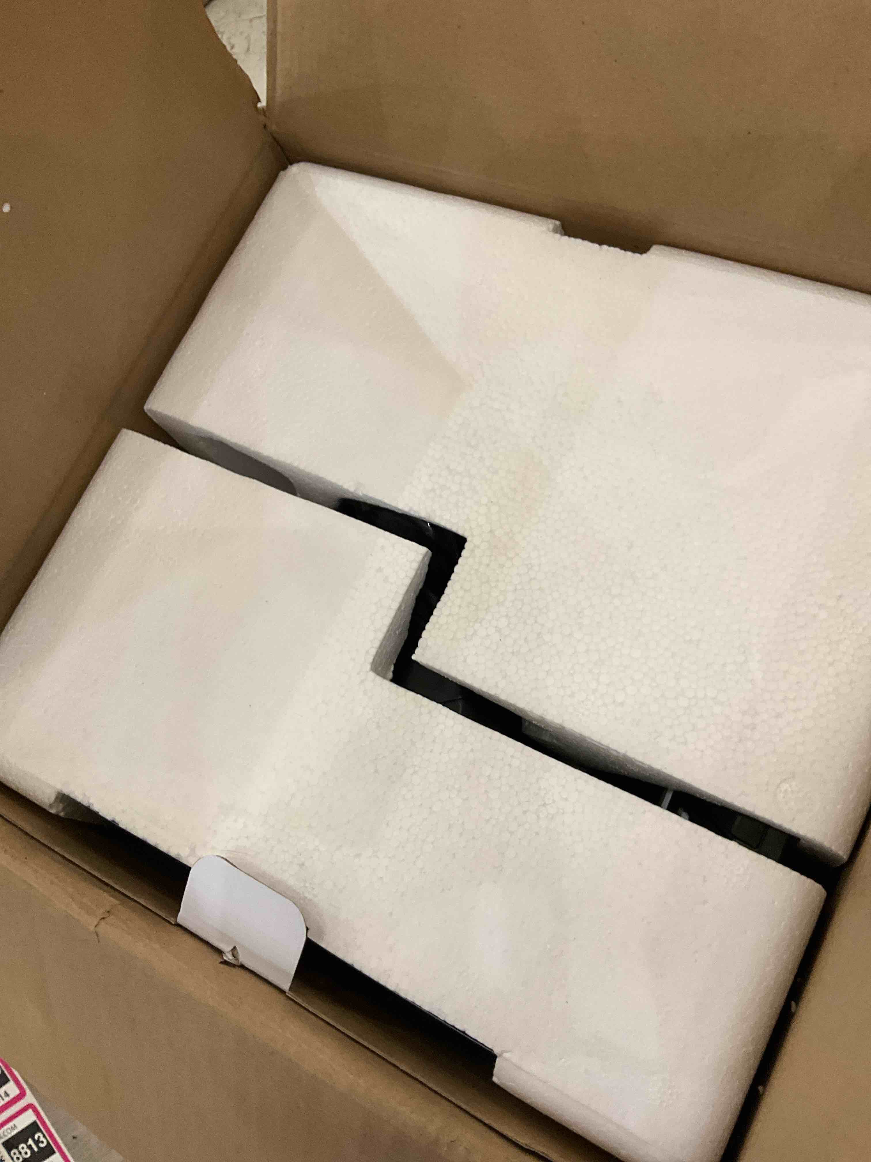https://s3.amazonaws.com/lotting-images-prod/BargainHunt/EXS01568808_1716474971717.jpeg
