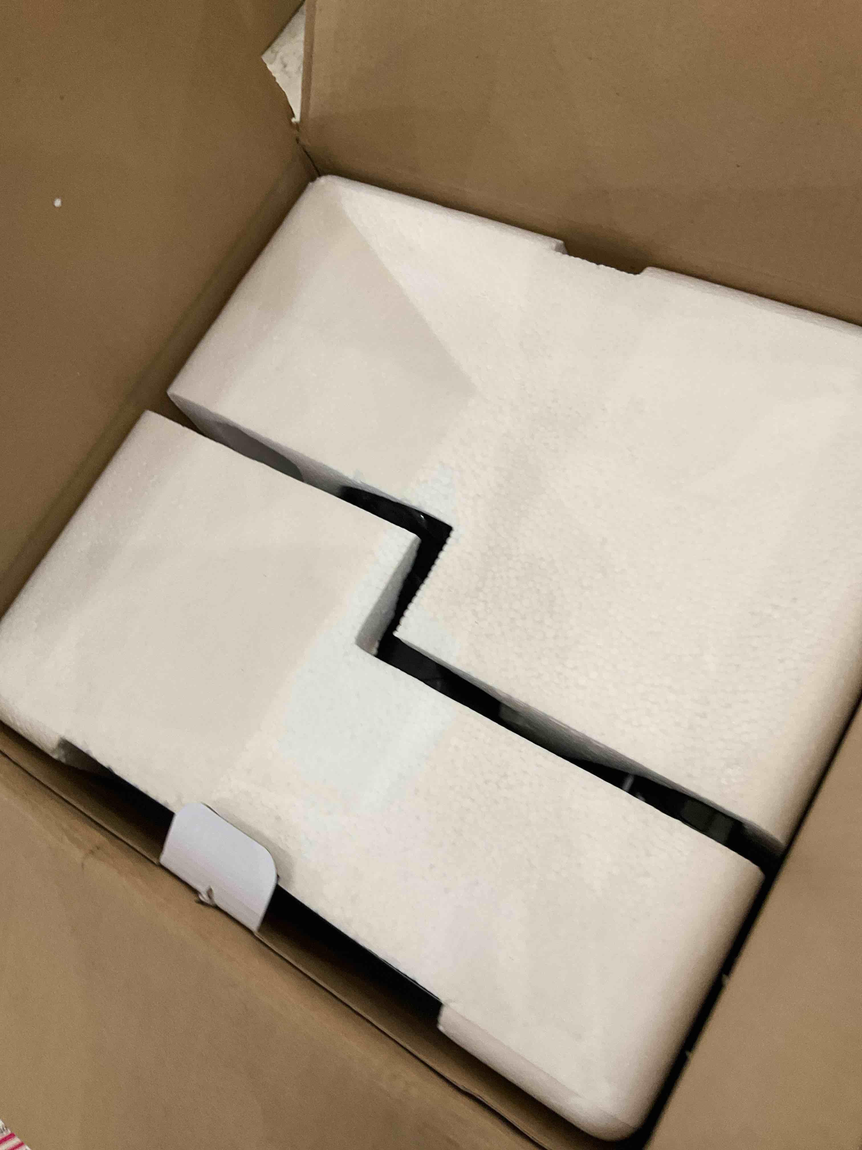 https://s3.amazonaws.com/lotting-images-prod/BargainHunt/EXS01568808_1716474972550.jpeg
