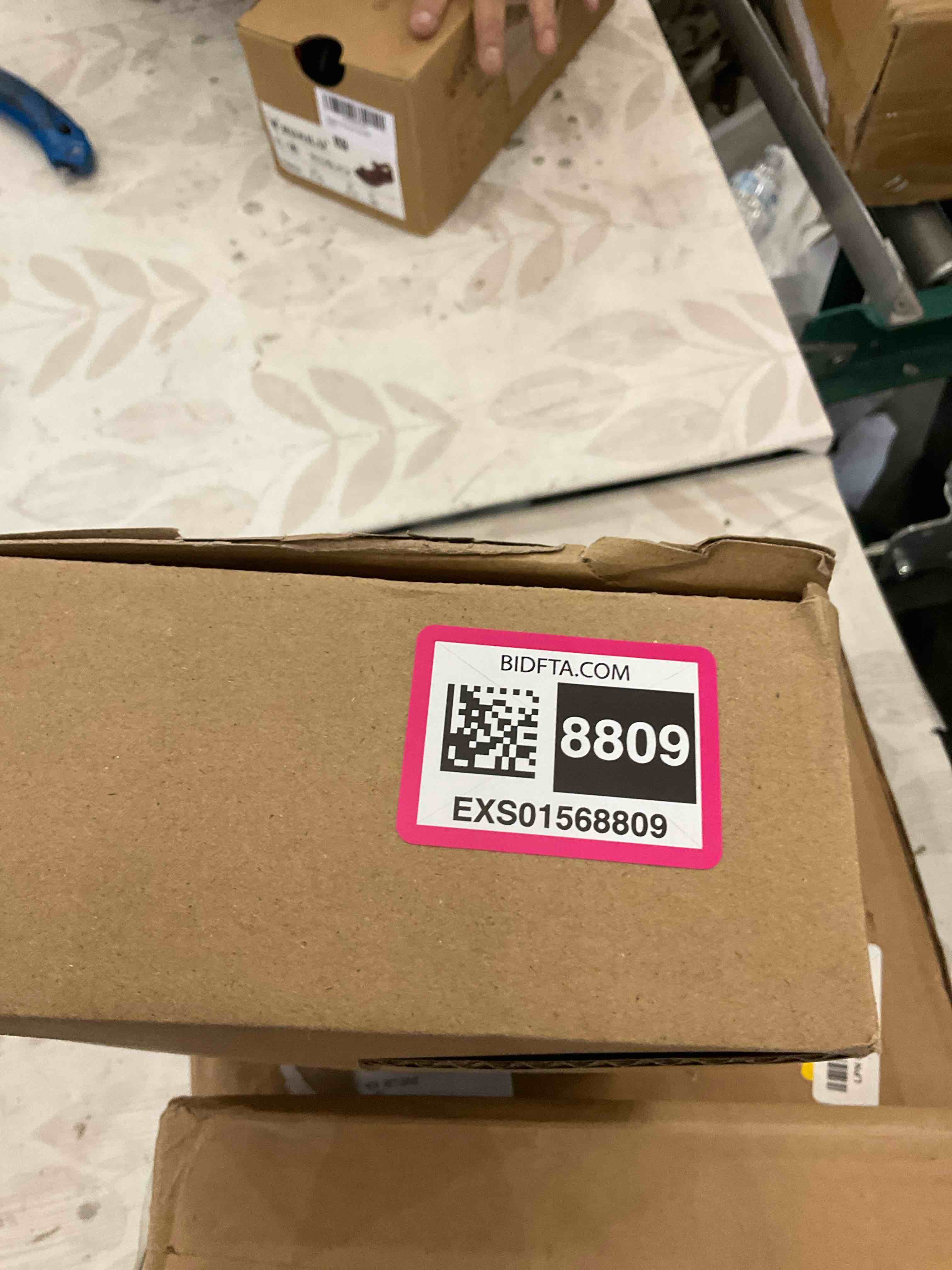 https://s3.amazonaws.com/lotting-images-prod/BargainHunt/EXS01568809_1716475081817.jpeg