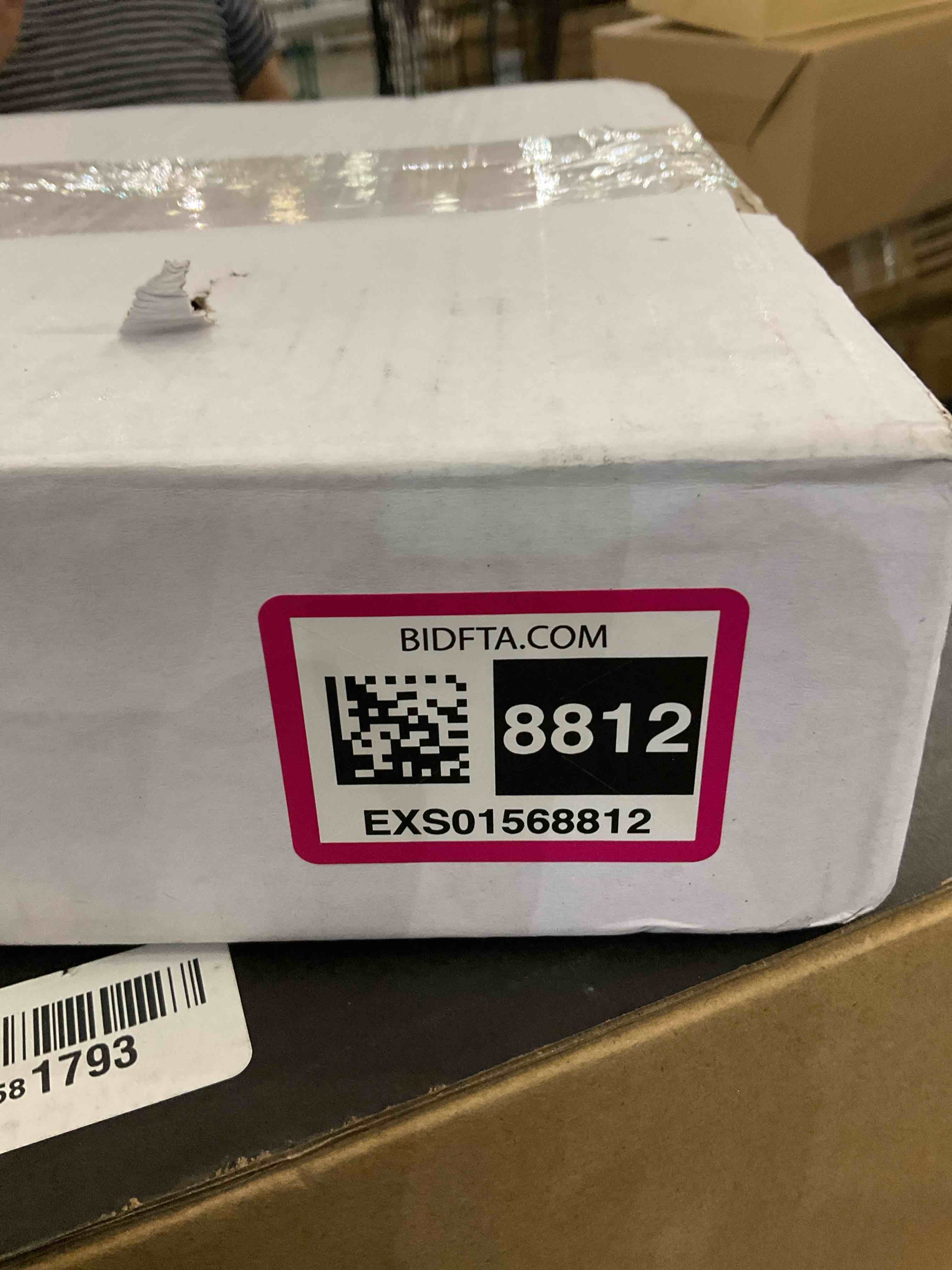 https://s3.amazonaws.com/lotting-images-prod/BargainHunt/EXS01568812_1716475587193.jpeg