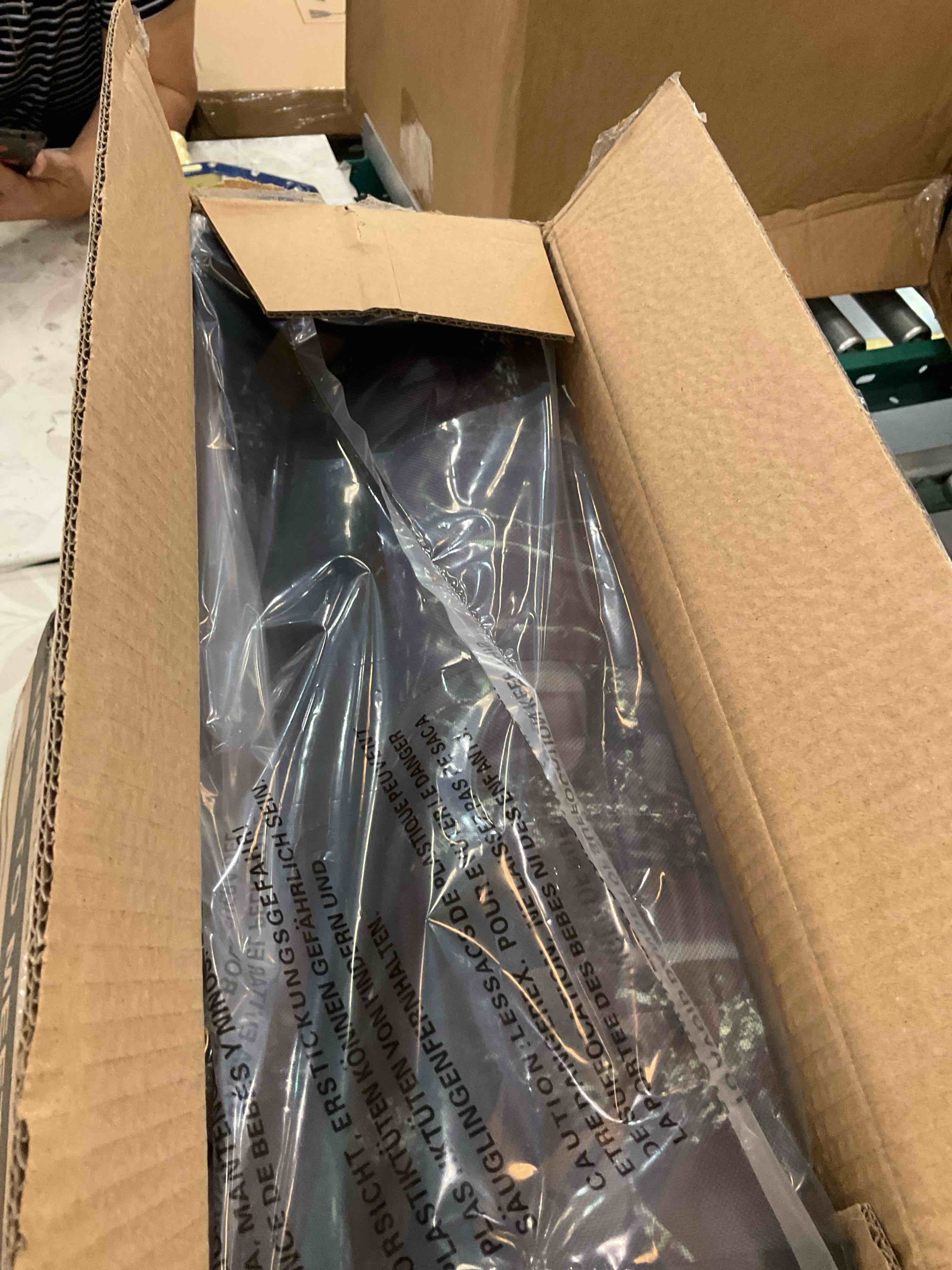 https://s3.amazonaws.com/lotting-images-prod/BargainHunt/EXS01568883_1716485610204.jpeg