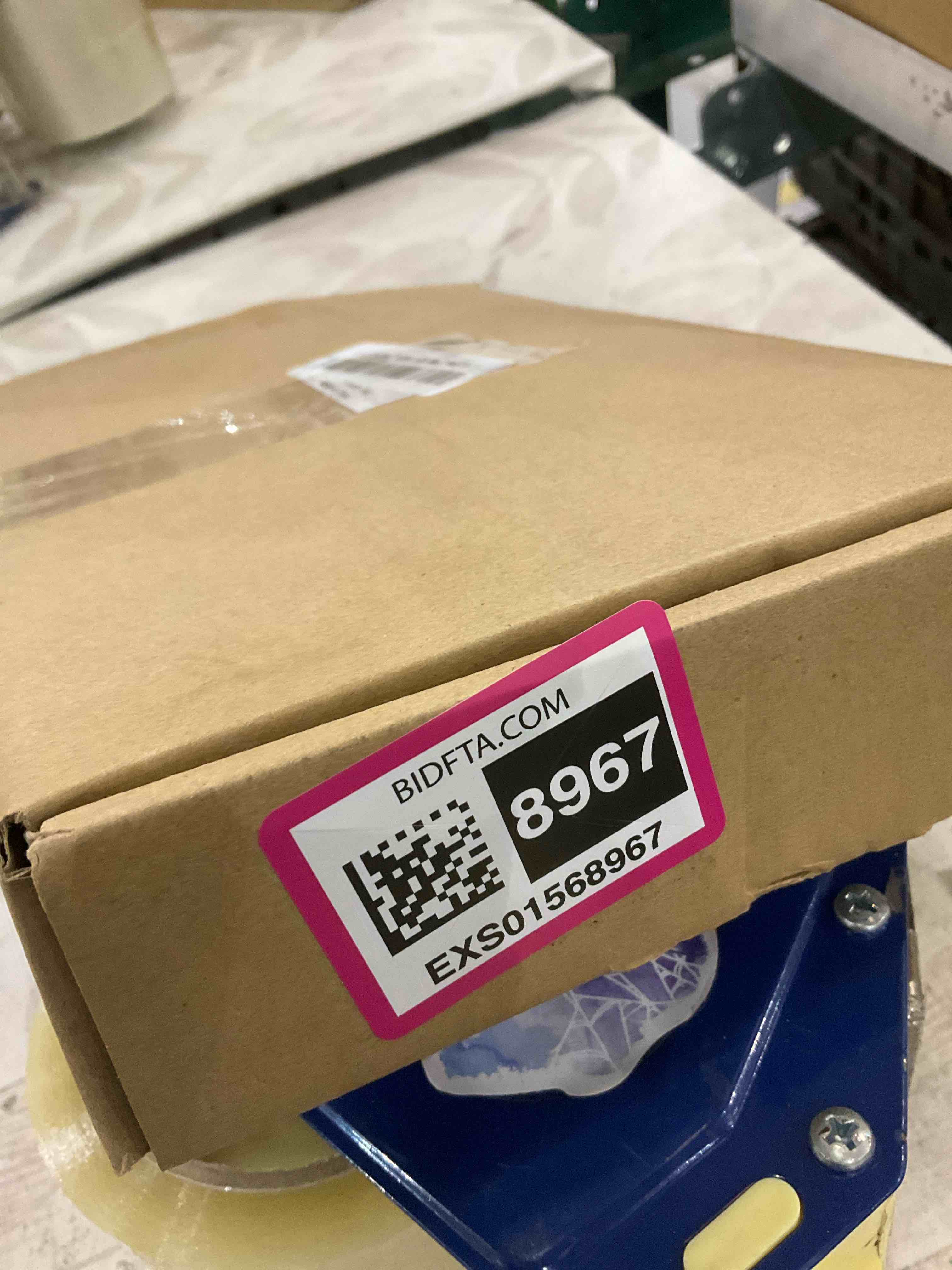 https://s3.amazonaws.com/lotting-images-prod/BargainHunt/EXS01568967_1716898280456.jpeg