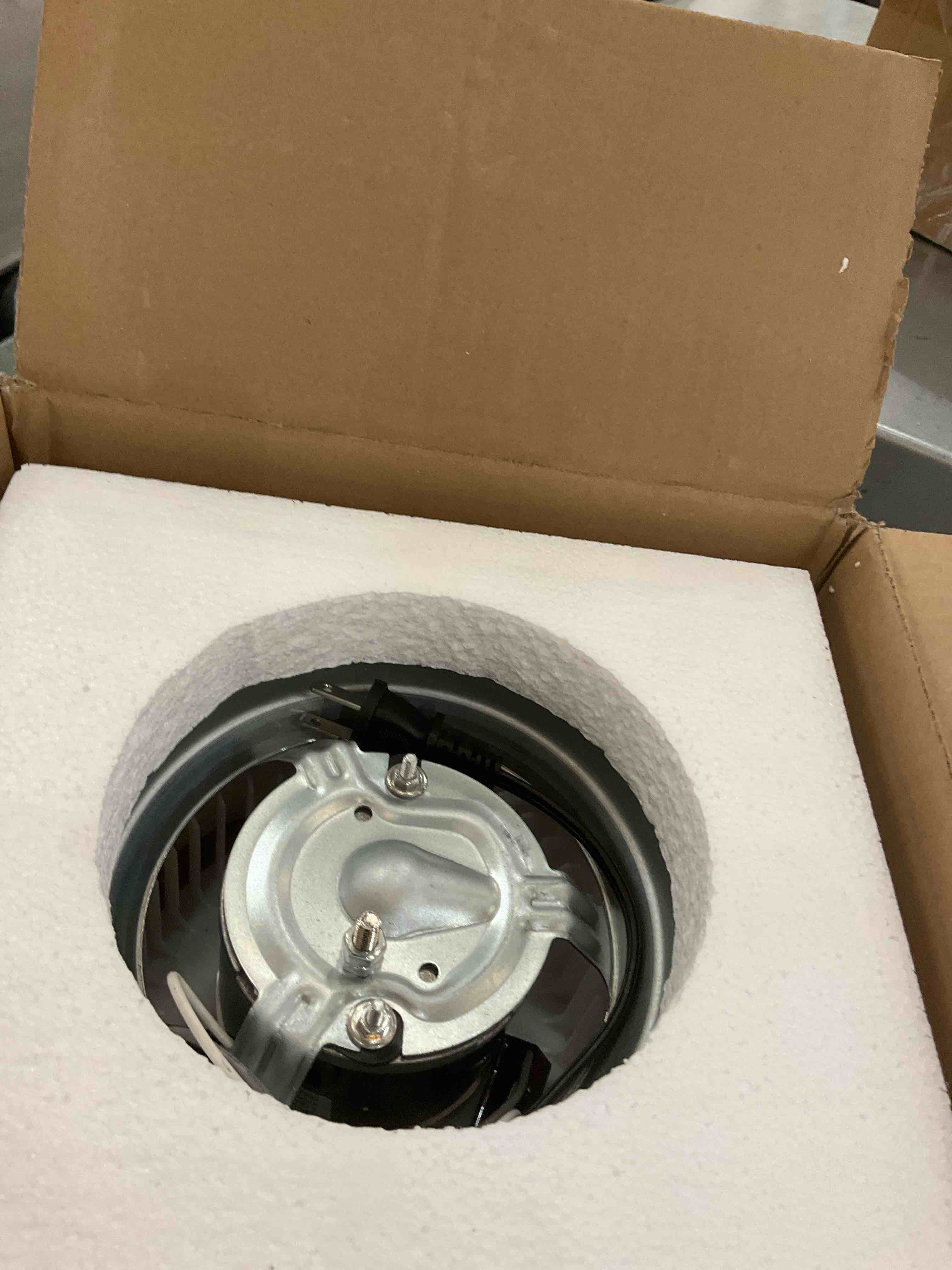 https://s3.amazonaws.com/lotting-images-prod/BargainHunt/EXS01569036_1718125313306.jpeg