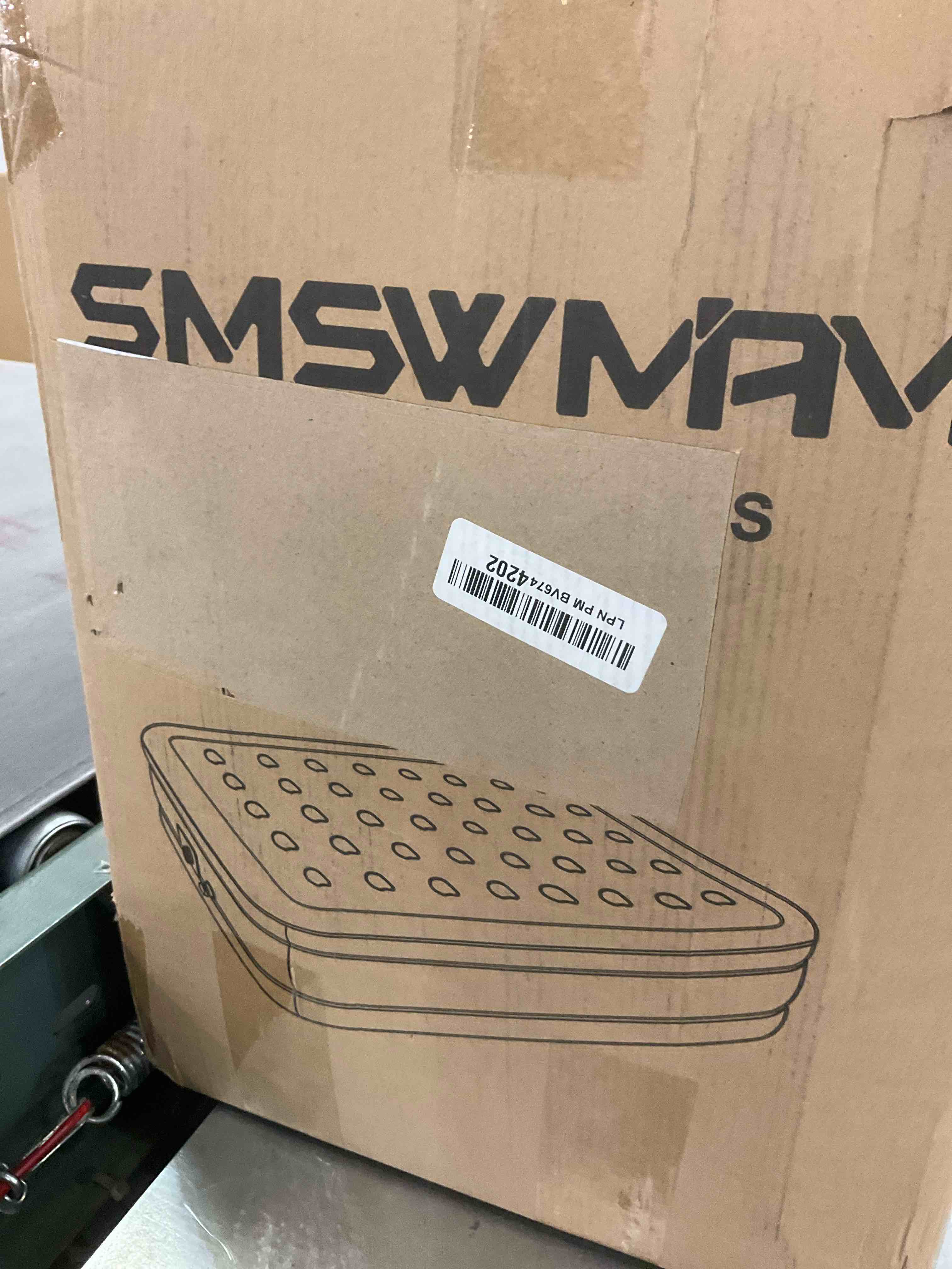 https://s3.amazonaws.com/lotting-images-prod/BargainHunt/EXS01569046_1718125981461.jpeg
