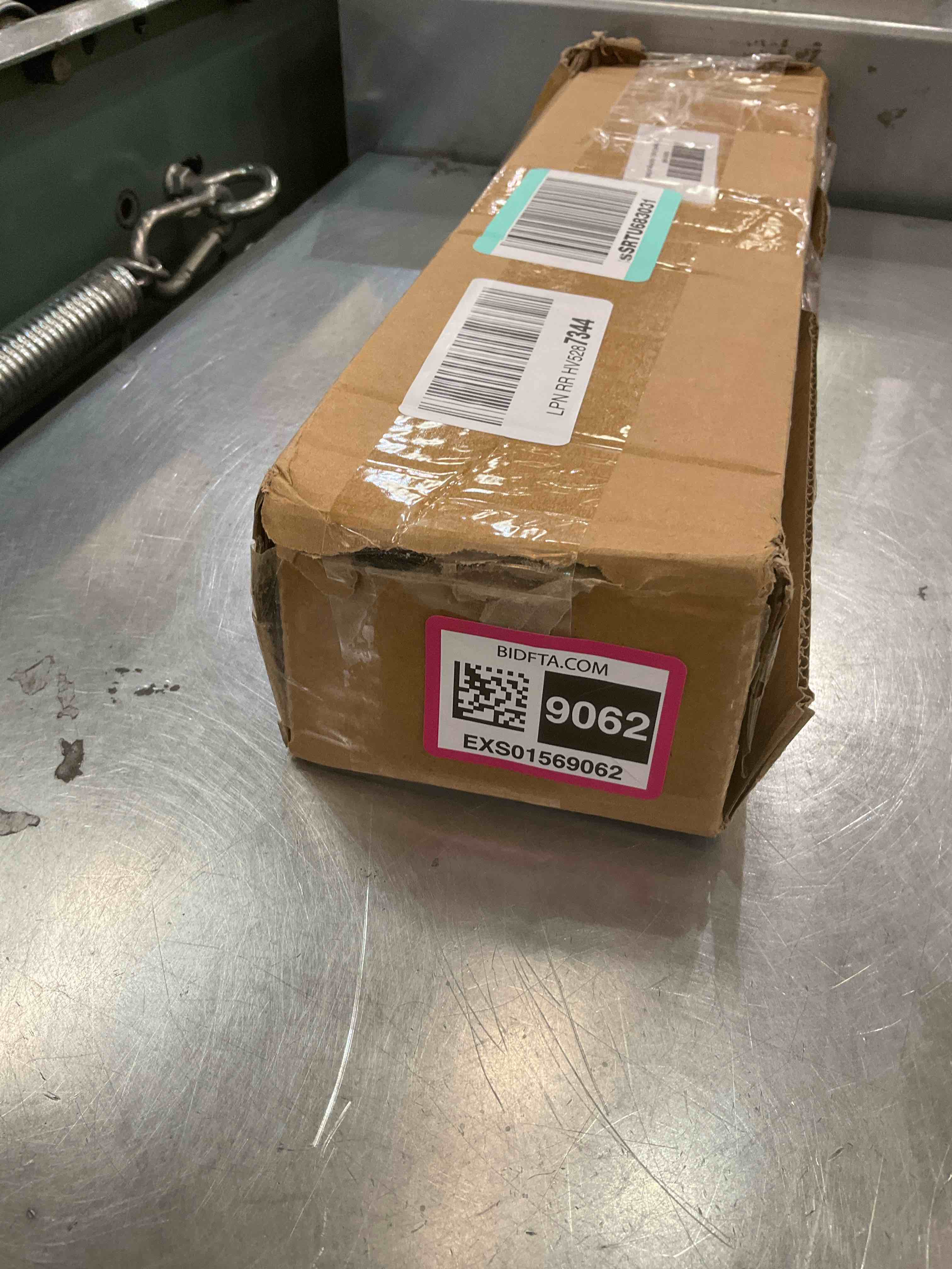 https://s3.amazonaws.com/lotting-images-prod/BargainHunt/EXS01569062_1718127736352.jpeg