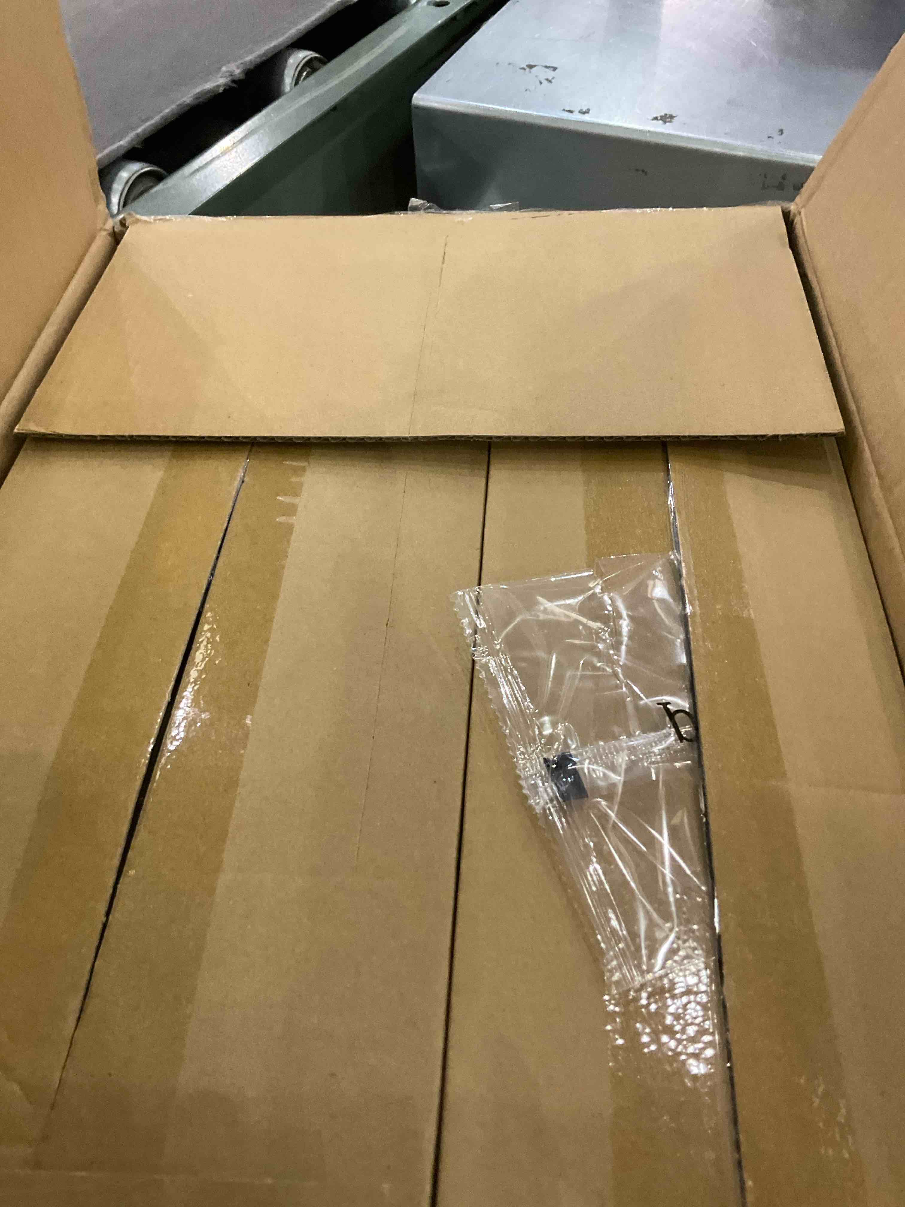 https://s3.amazonaws.com/lotting-images-prod/BargainHunt/EXS01569341_1718277551943.jpeg