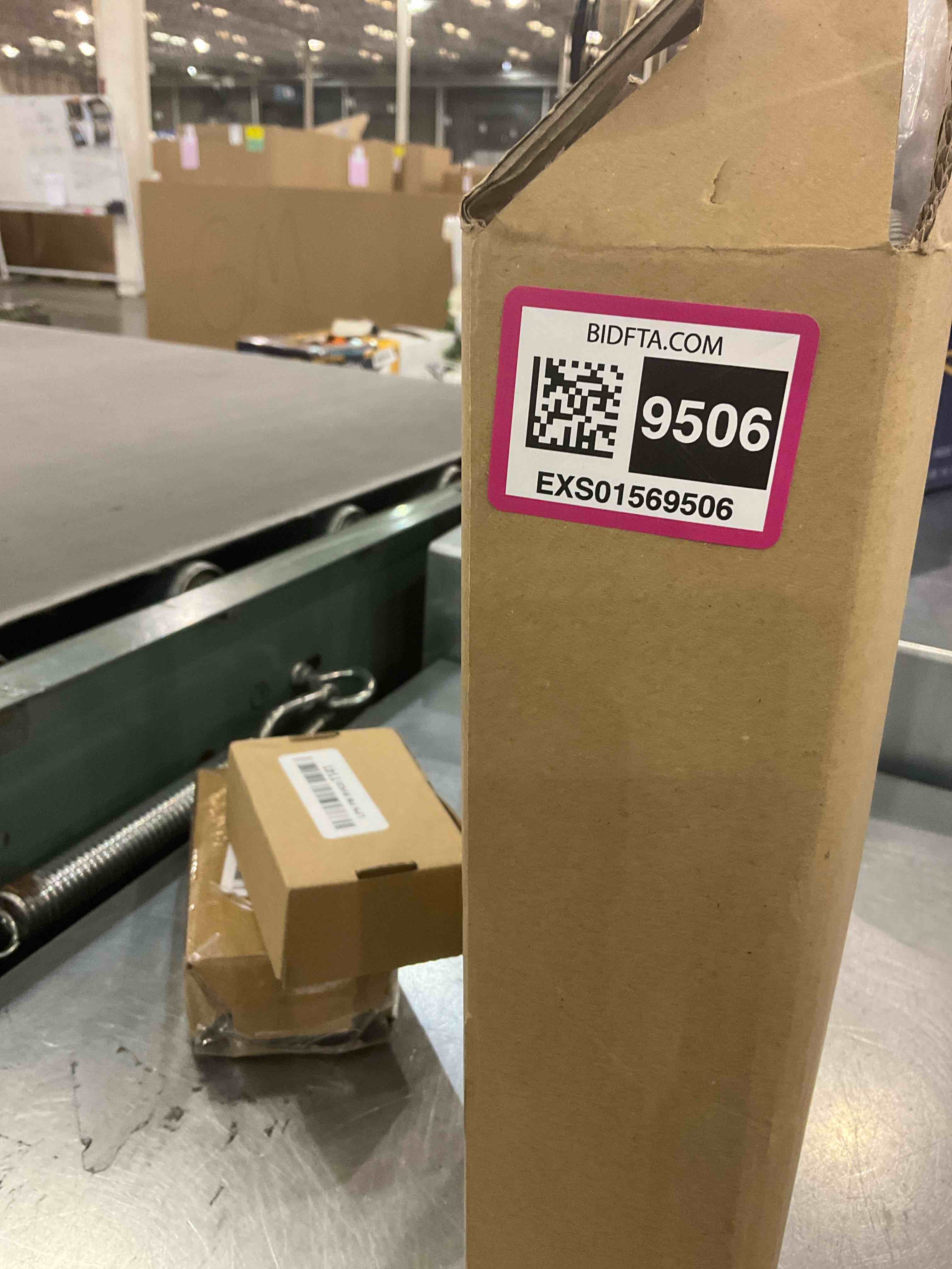 https://s3.amazonaws.com/lotting-images-prod/BargainHunt/EXS01569506_1715869922647.jpeg