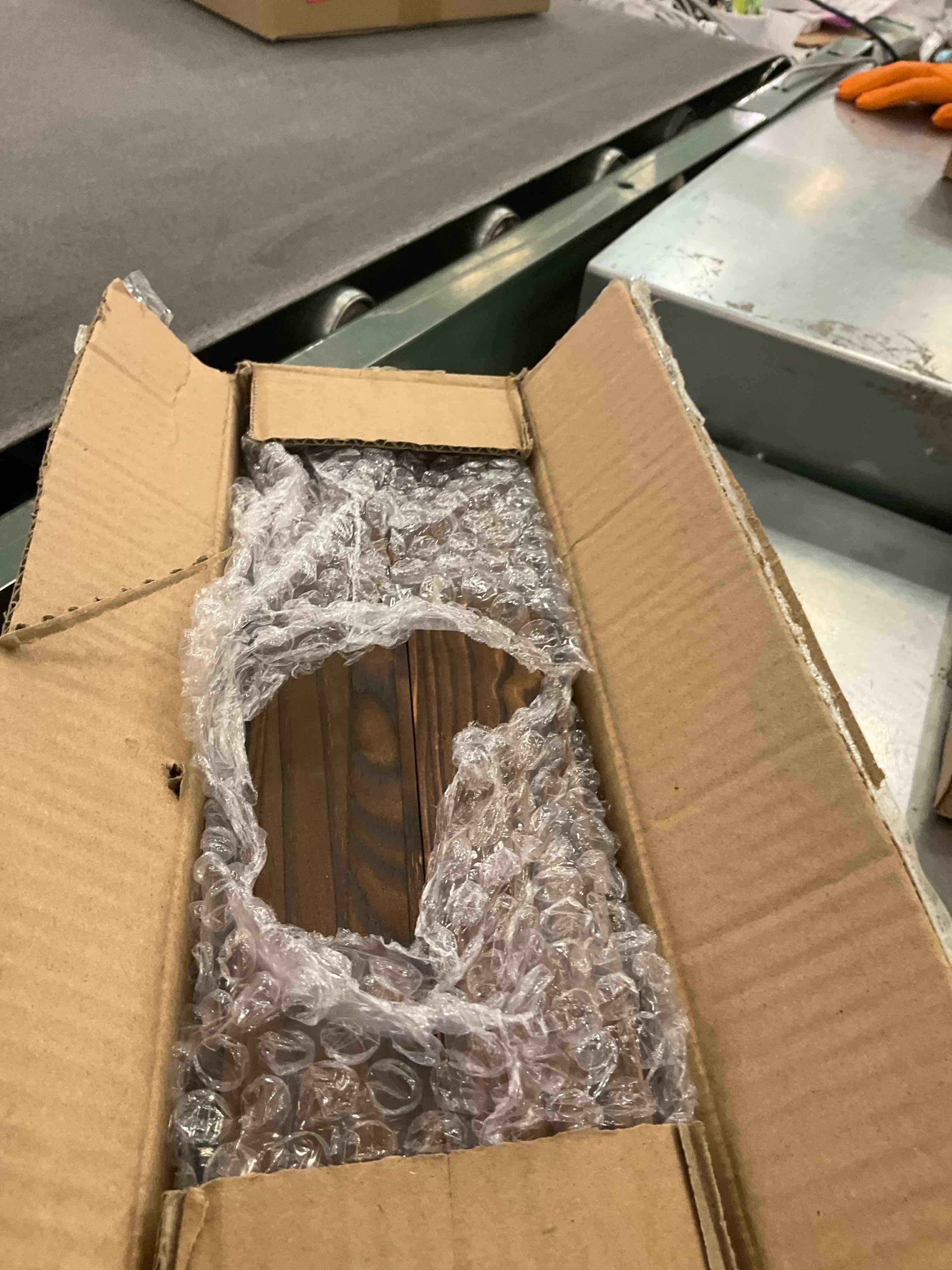 https://s3.amazonaws.com/lotting-images-prod/BargainHunt/EXS01569561_1715878831124.jpeg