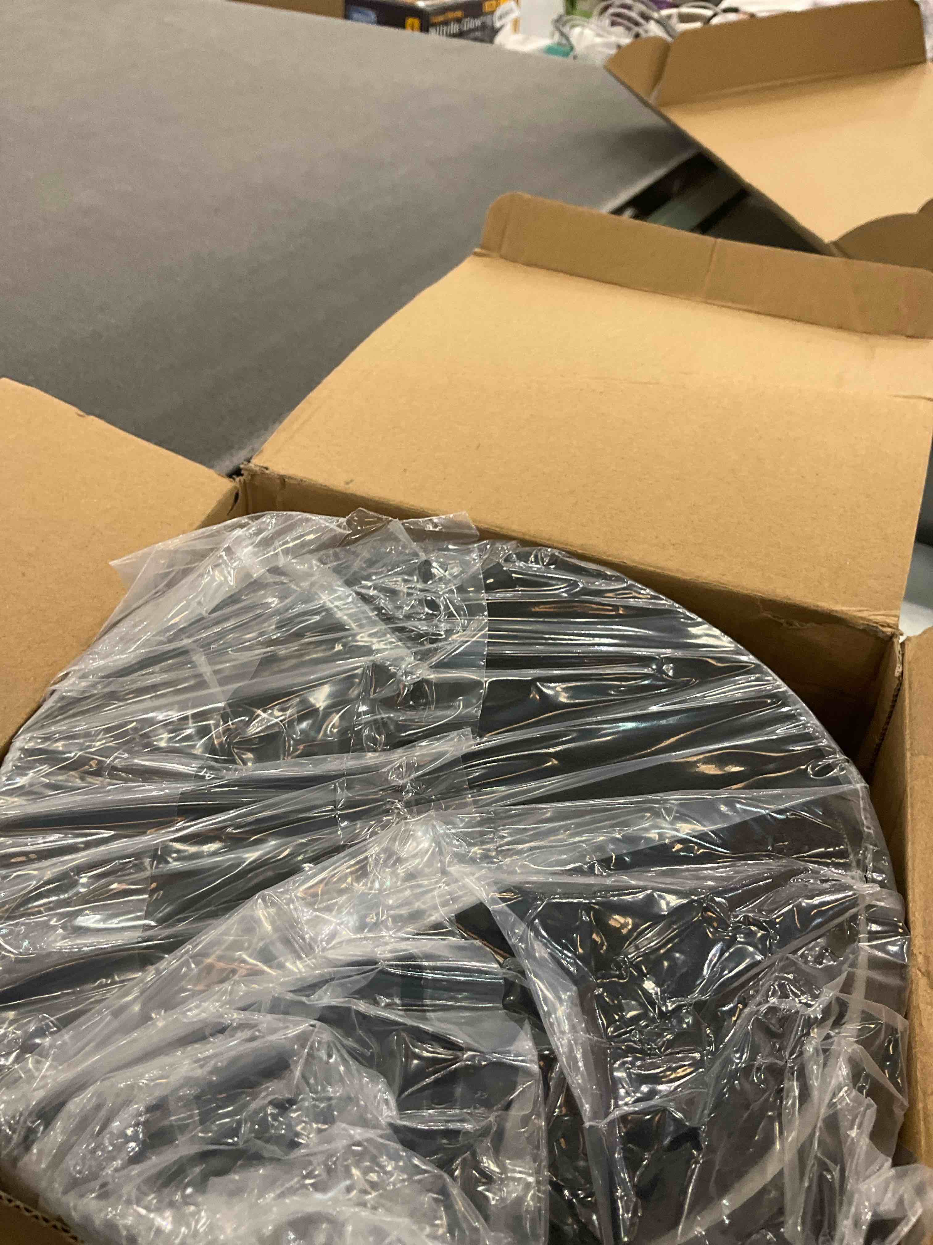 https://s3.amazonaws.com/lotting-images-prod/BargainHunt/EXS01569562_1715878881680.jpeg