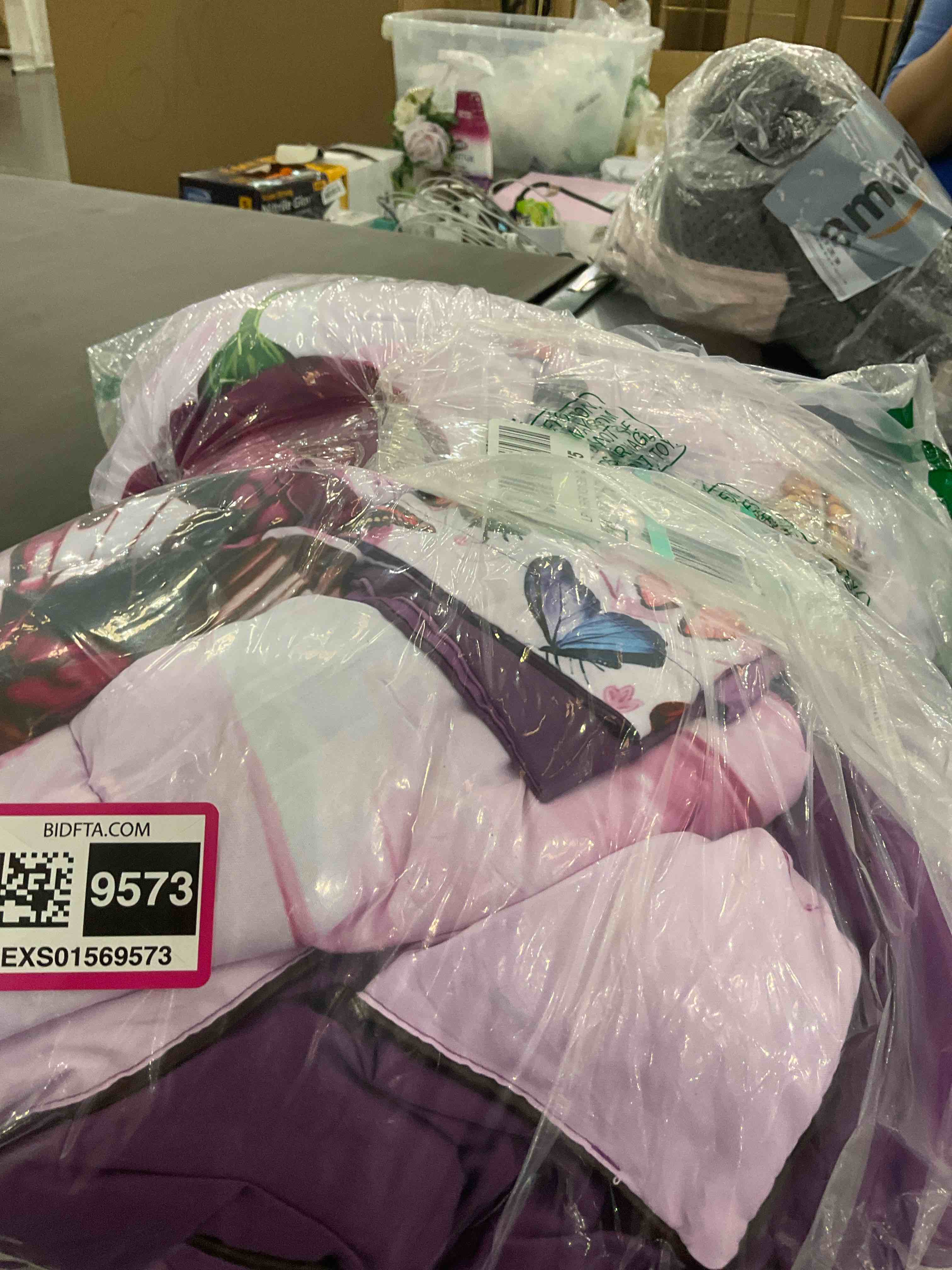 https://s3.amazonaws.com/lotting-images-prod/BargainHunt/EXS01569573_1715880962250.jpeg