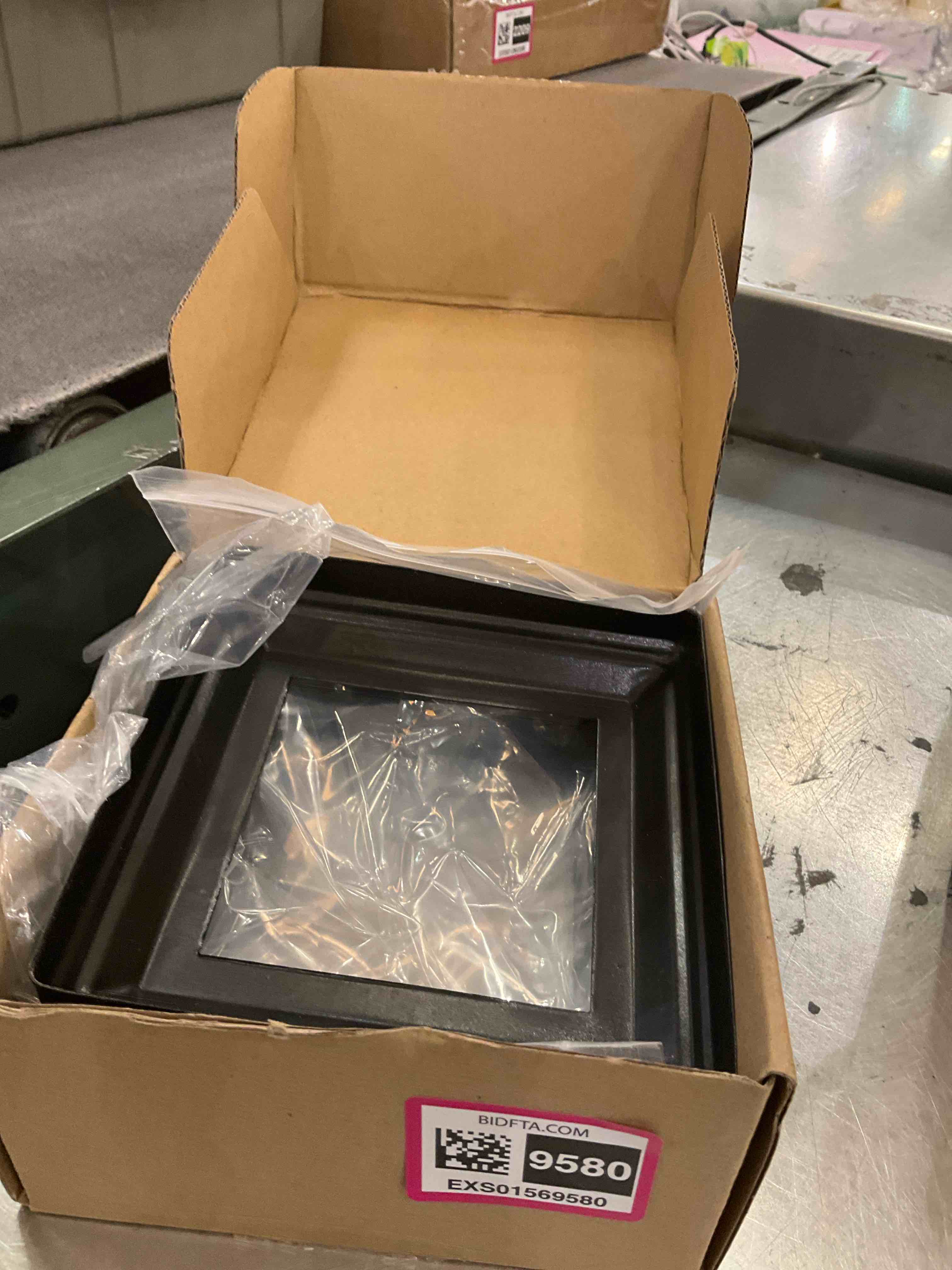 https://s3.amazonaws.com/lotting-images-prod/BargainHunt/EXS01569580_1715880672565.jpeg