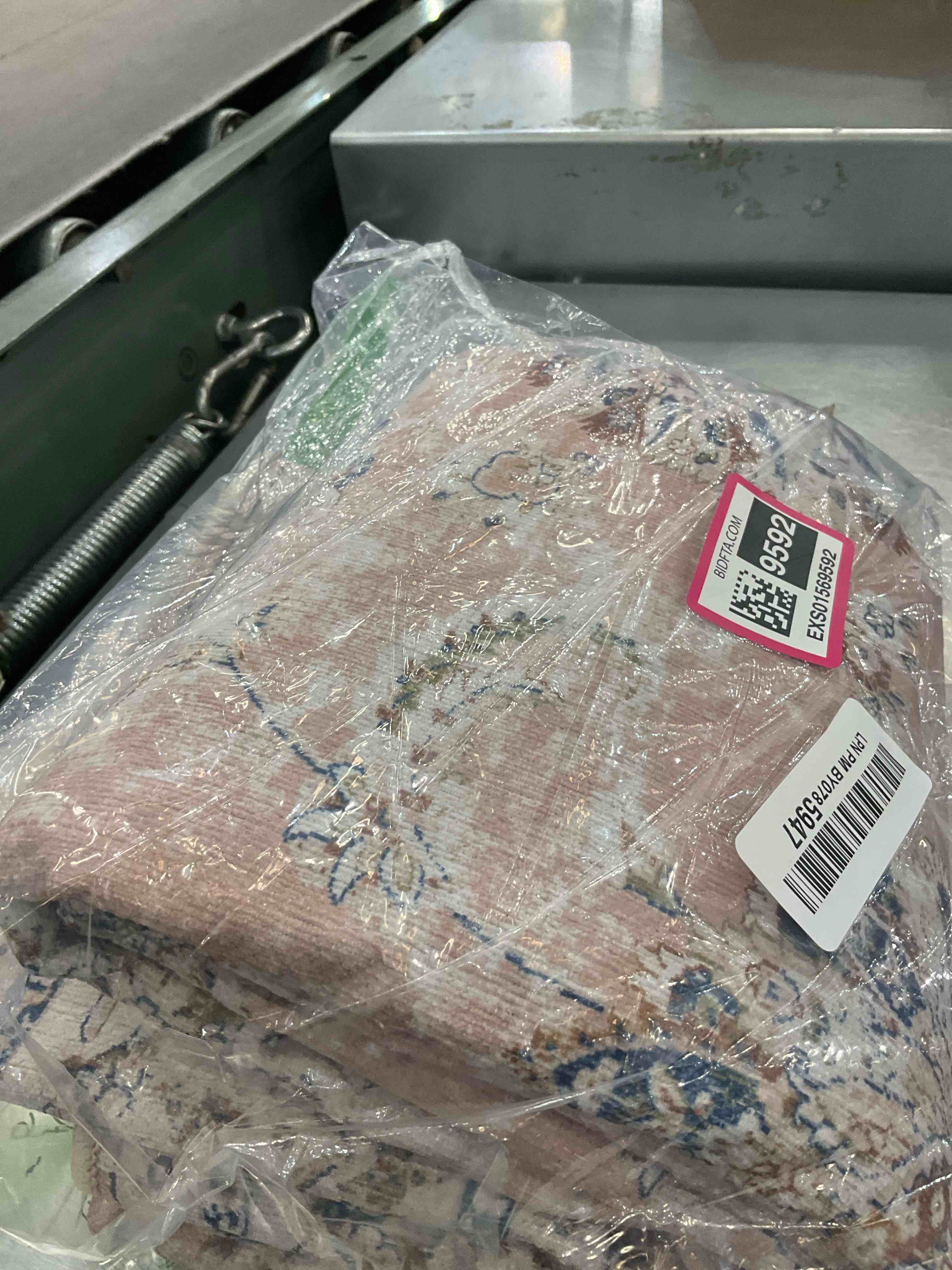 https://s3.amazonaws.com/lotting-images-prod/BargainHunt/EXS01569592_1715885401098.jpeg