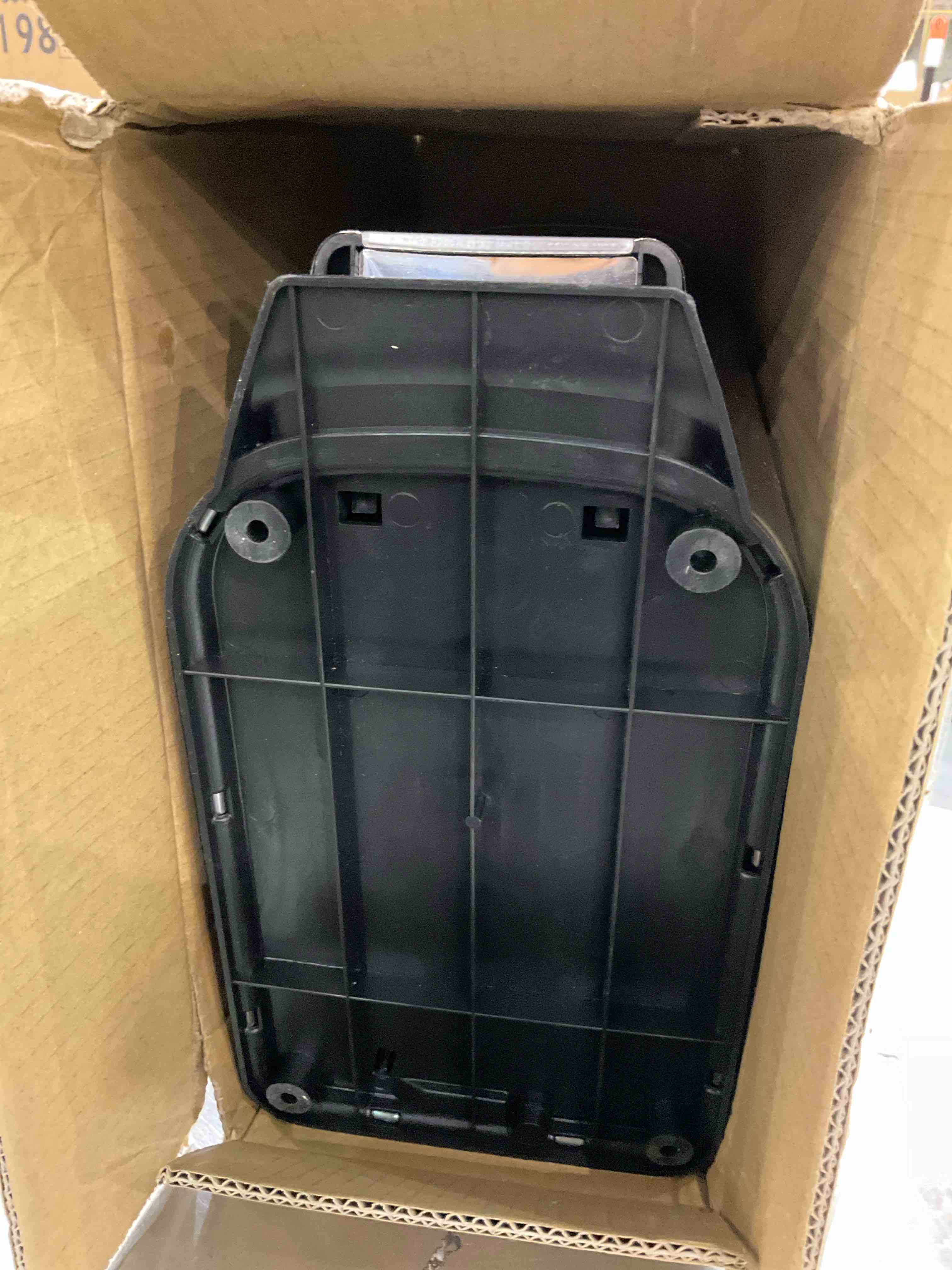 https://s3.amazonaws.com/lotting-images-prod/BargainHunt/EXS01569675_1715953206995.jpeg