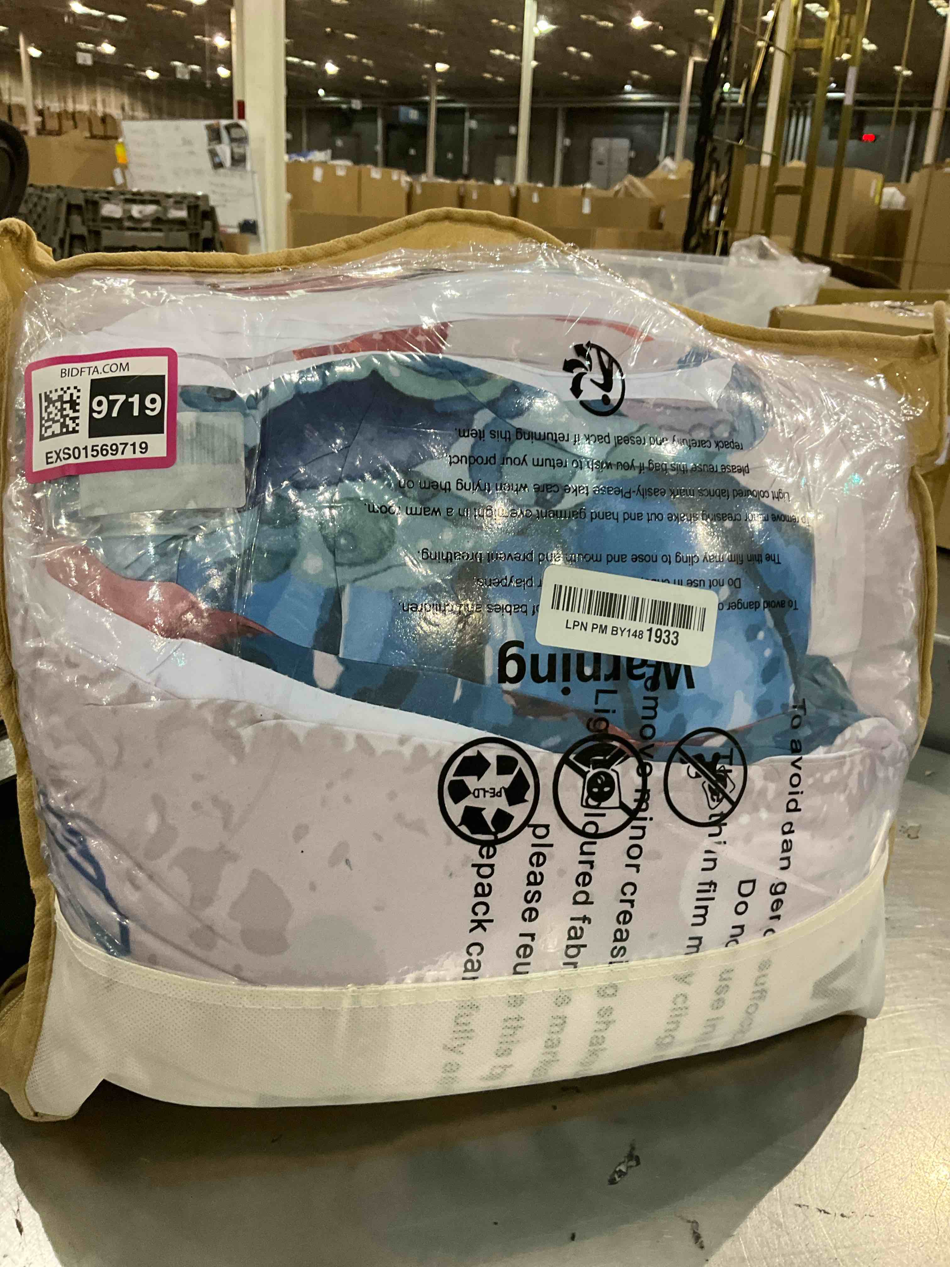 https://s3.amazonaws.com/lotting-images-prod/BargainHunt/EXS01569719_1715957837917.jpeg