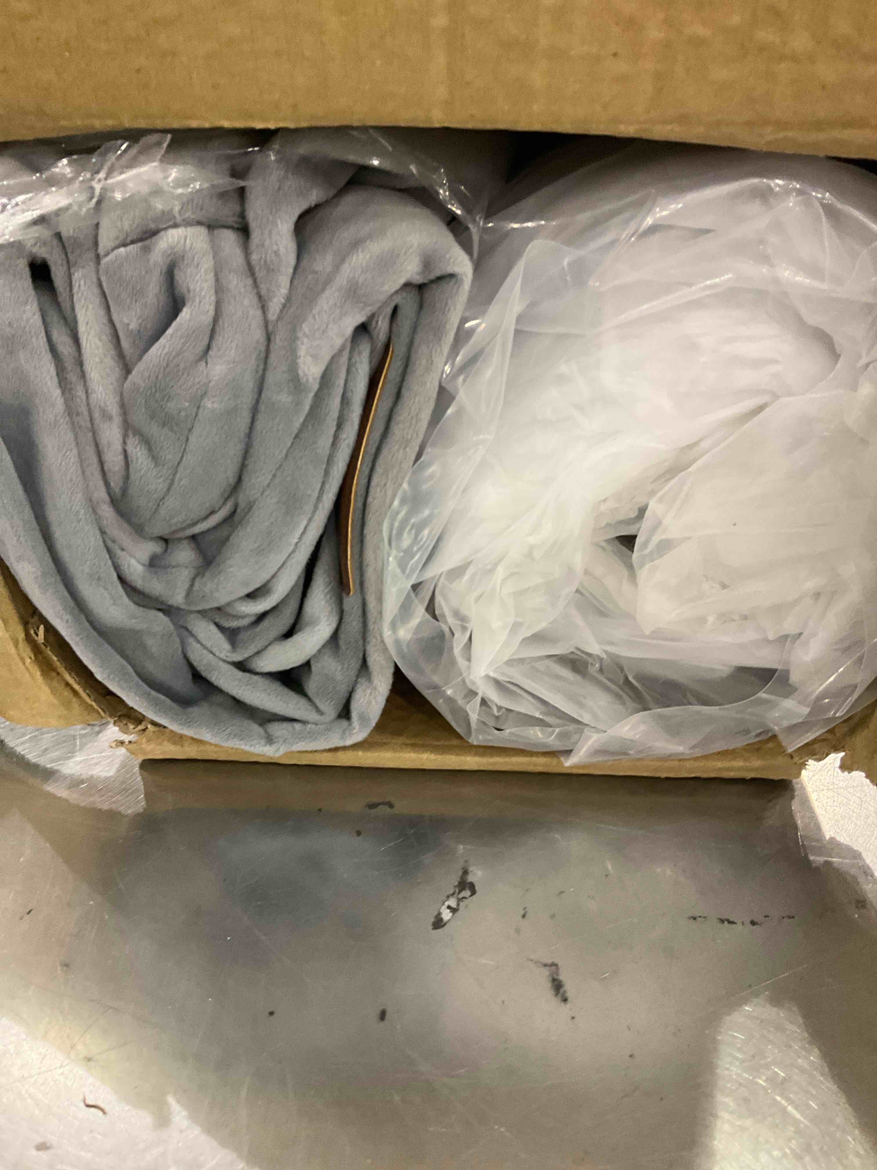 https://s3.amazonaws.com/lotting-images-prod/BargainHunt/EXS01569761_1715965111570.jpeg