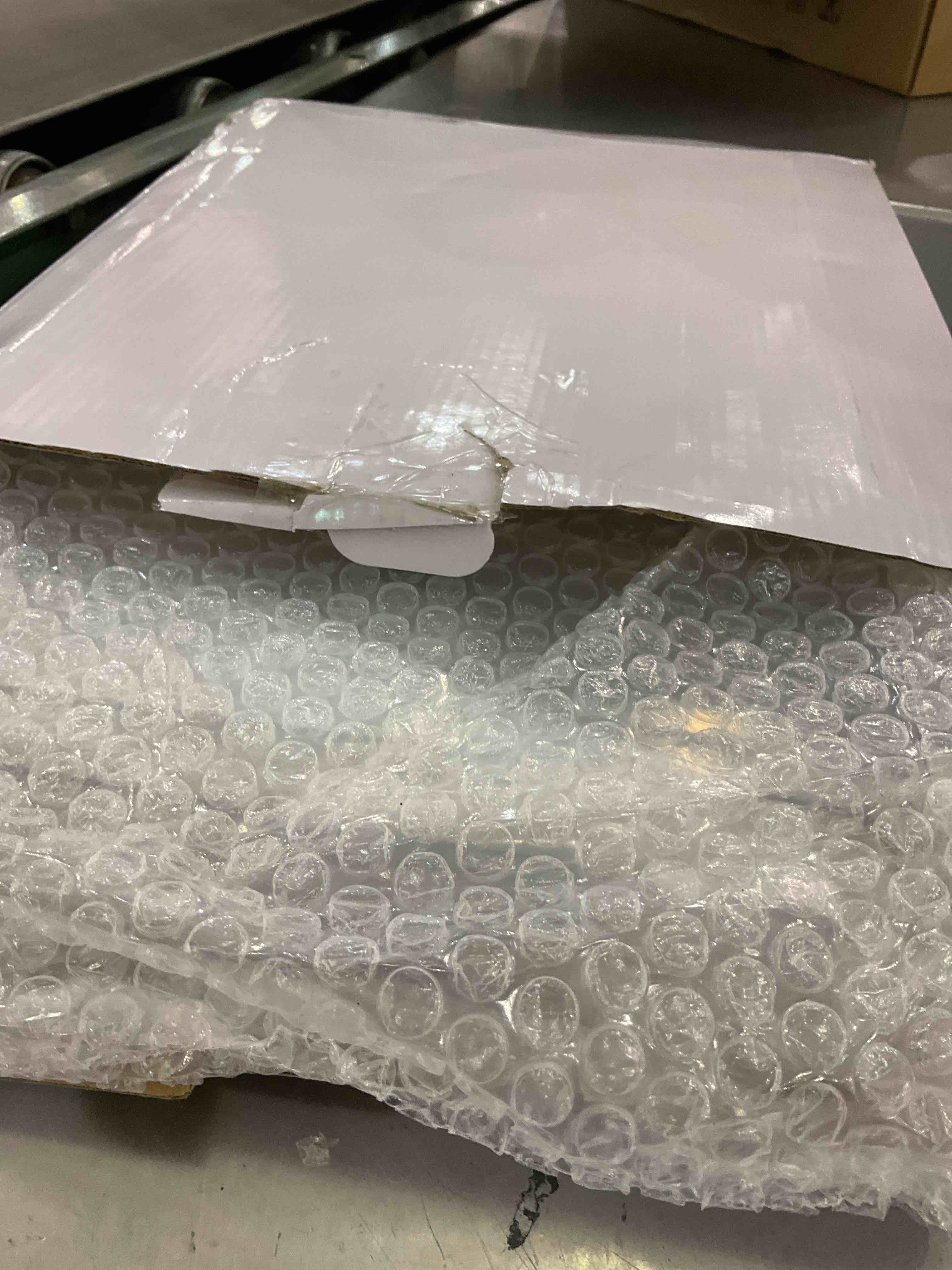 https://s3.amazonaws.com/lotting-images-prod/BargainHunt/EXS01569762_1715965184741.jpeg