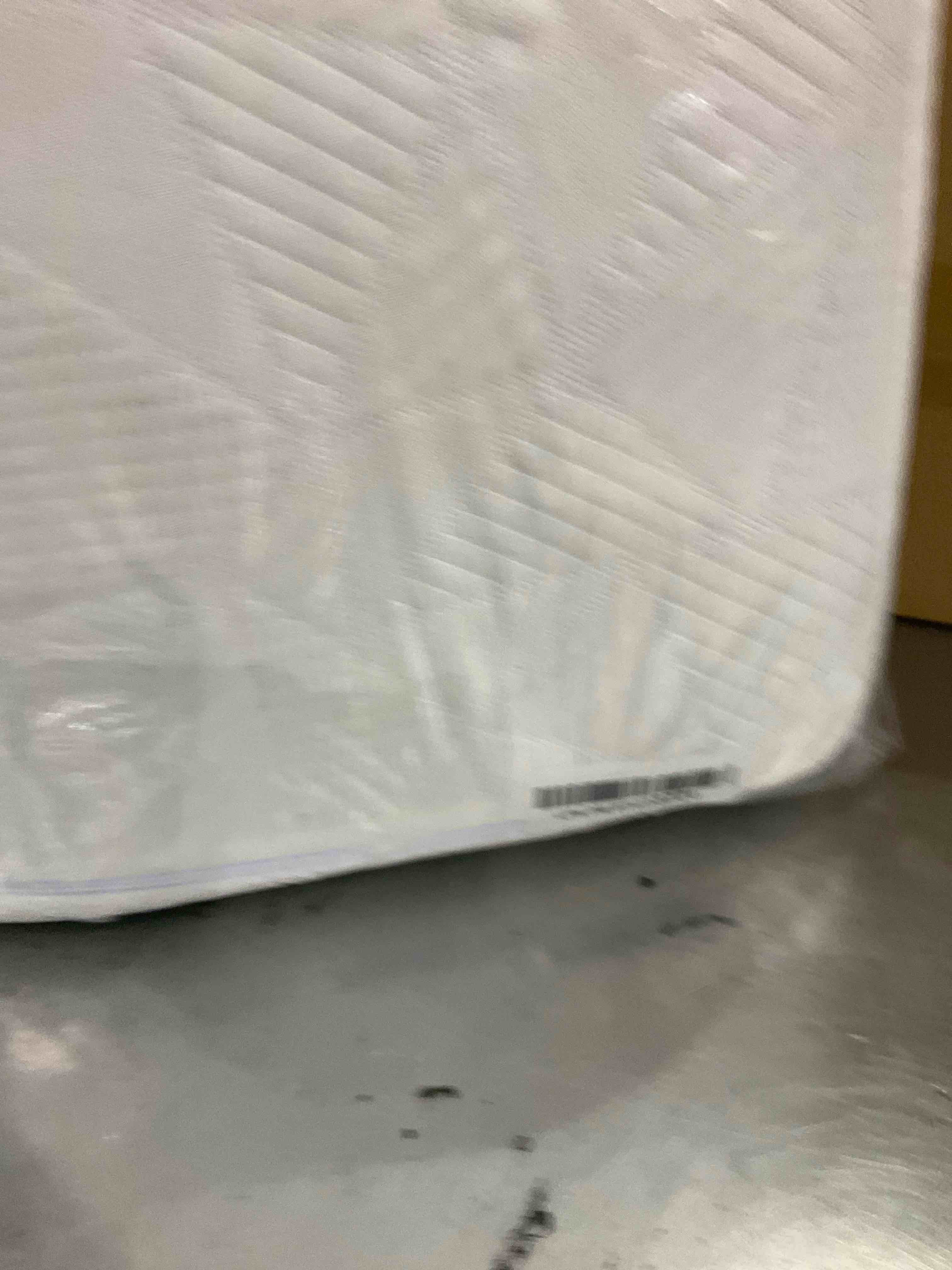 https://s3.amazonaws.com/lotting-images-prod/BargainHunt/EXS01569764_1715965345285.jpeg