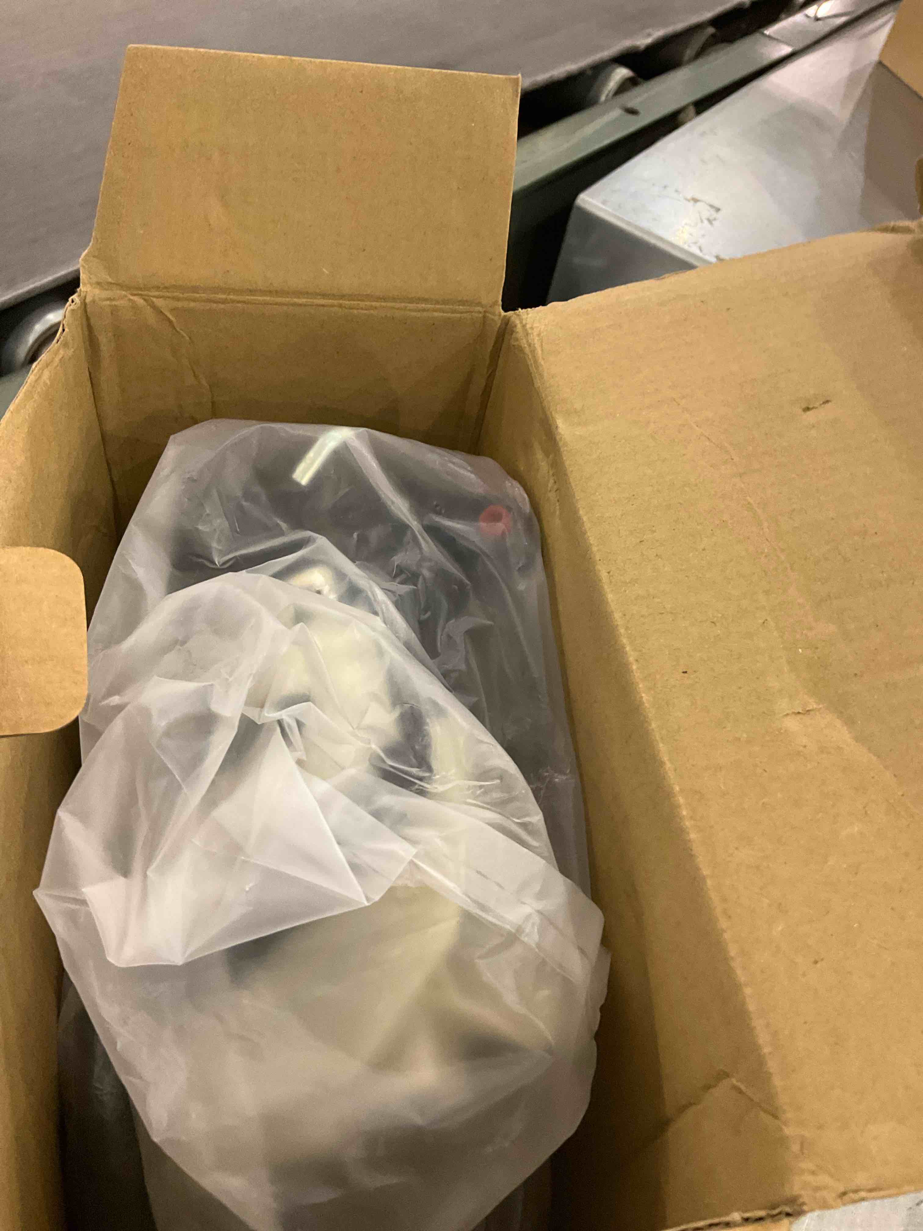 https://s3.amazonaws.com/lotting-images-prod/BargainHunt/EXS01569806_1715972468215.jpeg