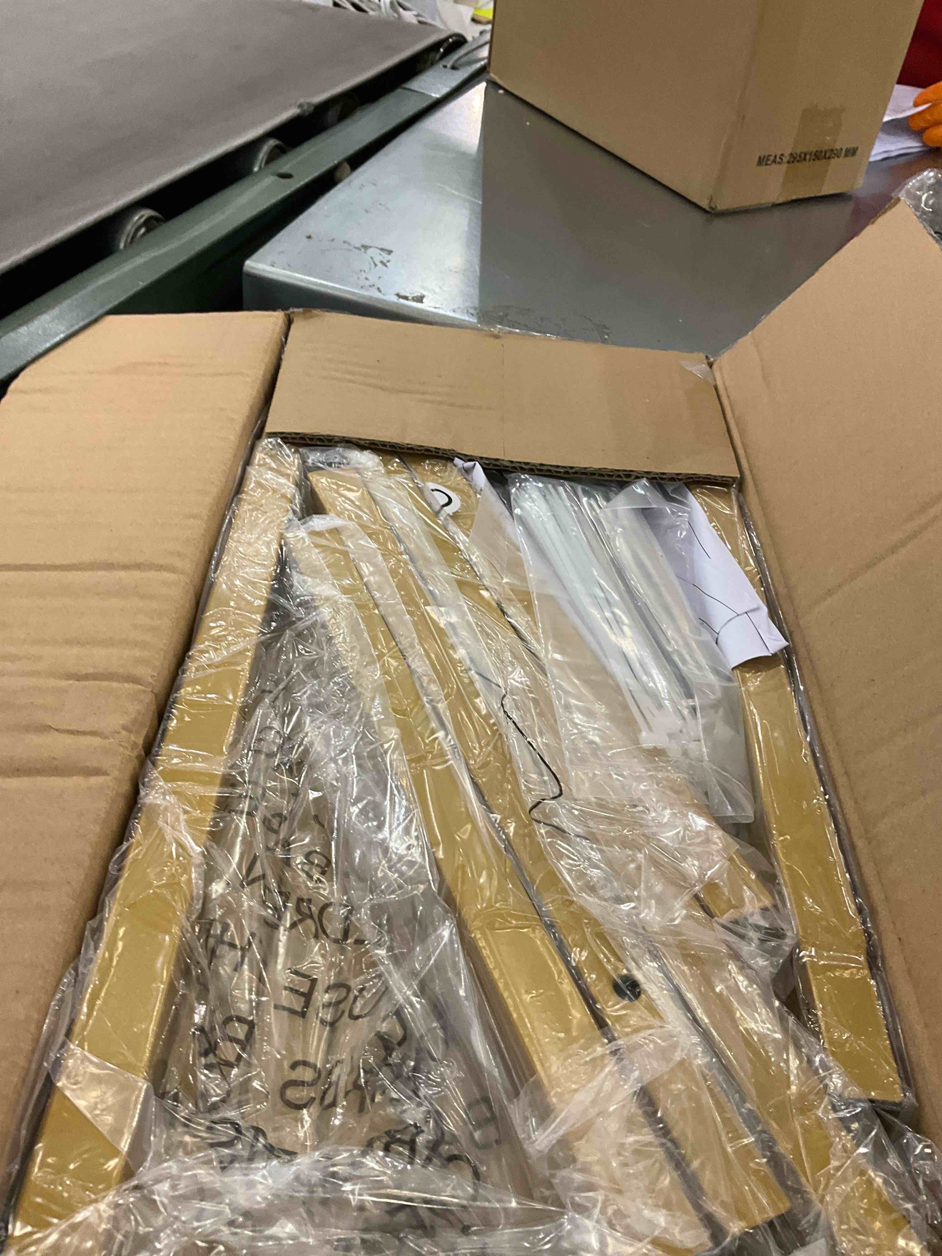 https://s3.amazonaws.com/lotting-images-prod/BargainHunt/EXS01569914_1716215544779.jpeg
