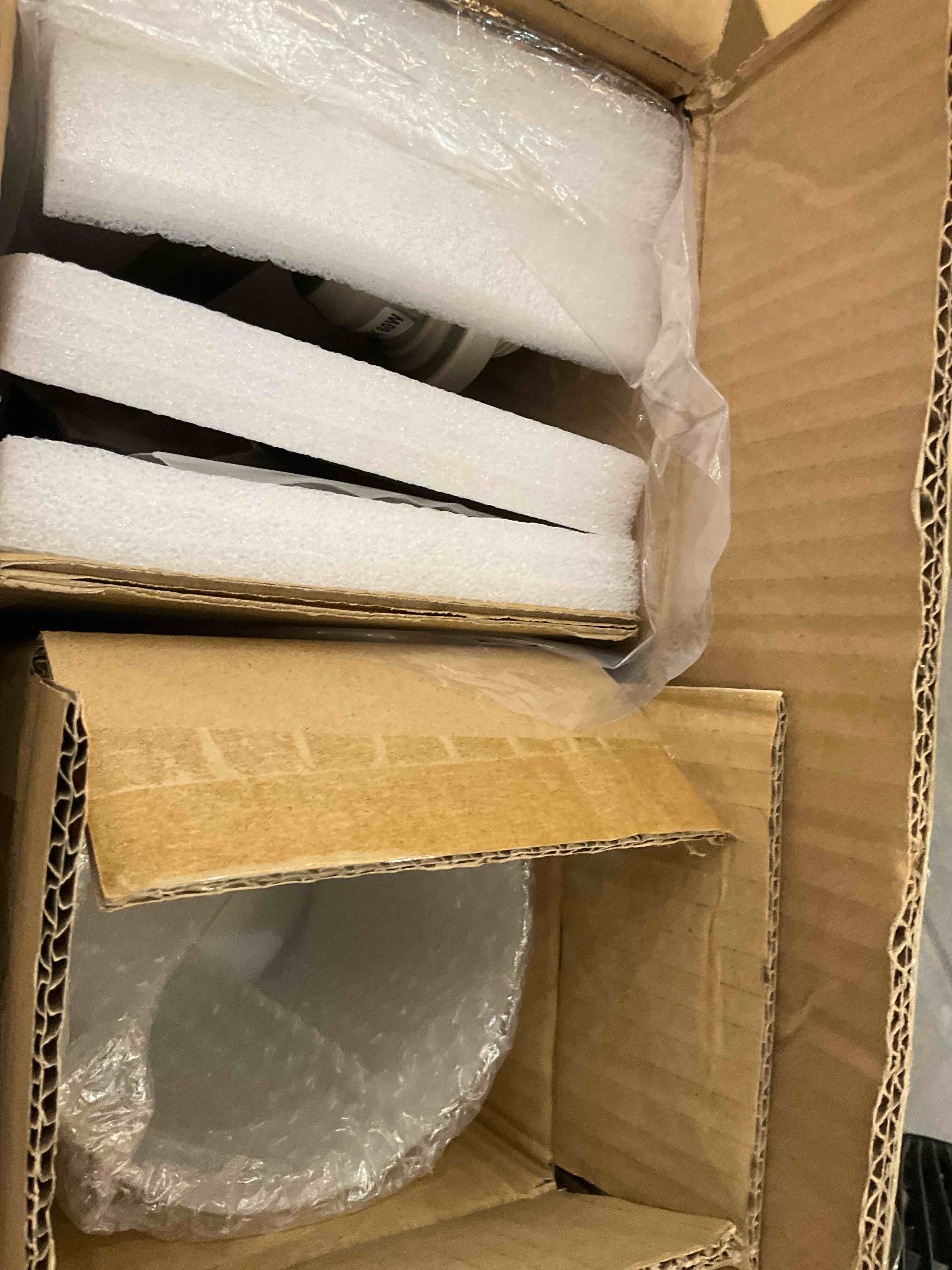 https://s3.amazonaws.com/lotting-images-prod/BargainHunt/EXS01572583_1719859323534.jpeg