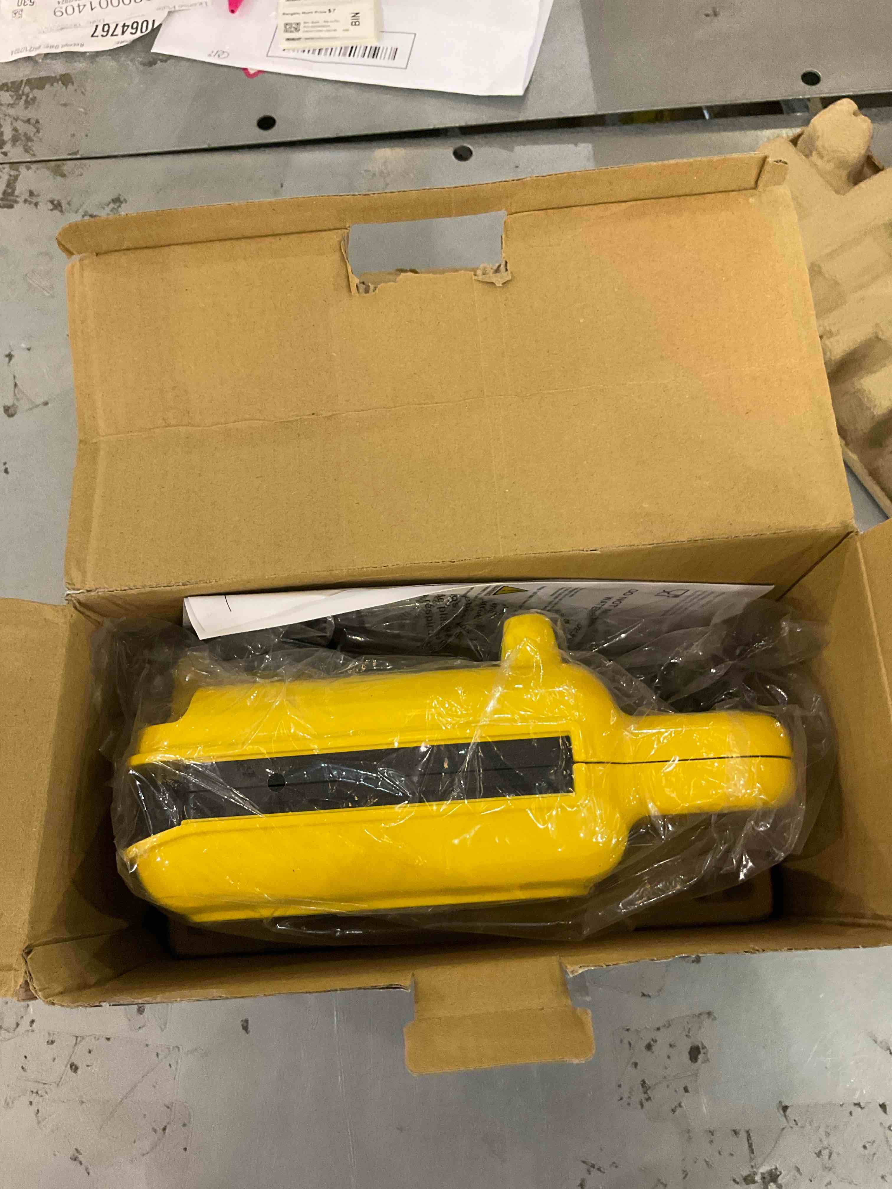 https://s3.amazonaws.com/lotting-images-prod/BargainHunt/EXS01572851_1719497469041.jpeg