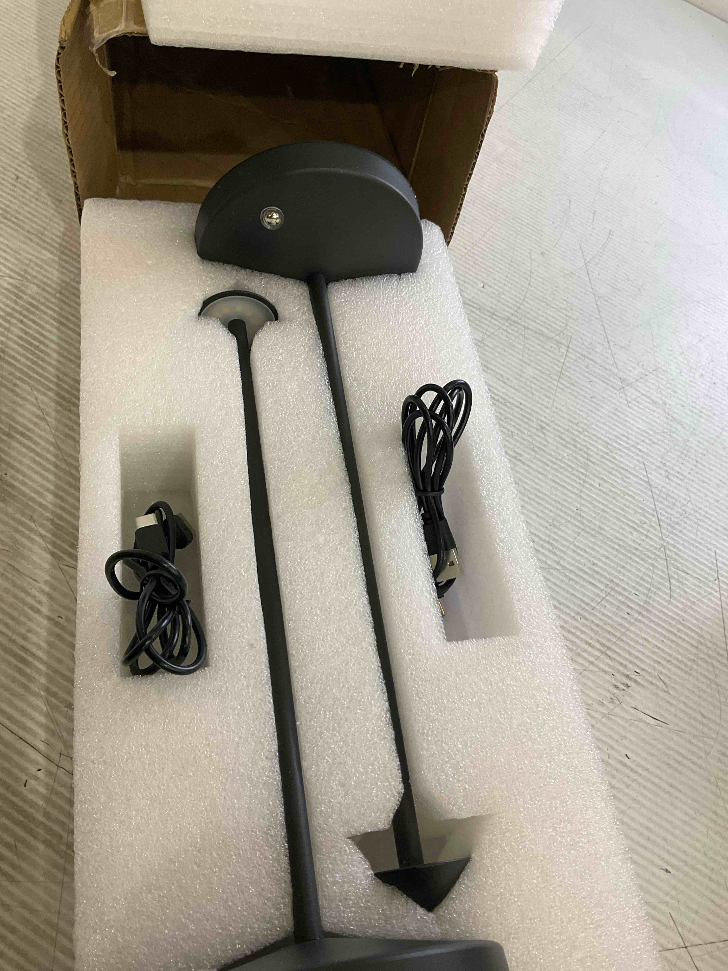 https://s3.amazonaws.com/lotting-images-prod/BargainHunt/EXS01572883_1719924507448.jpeg