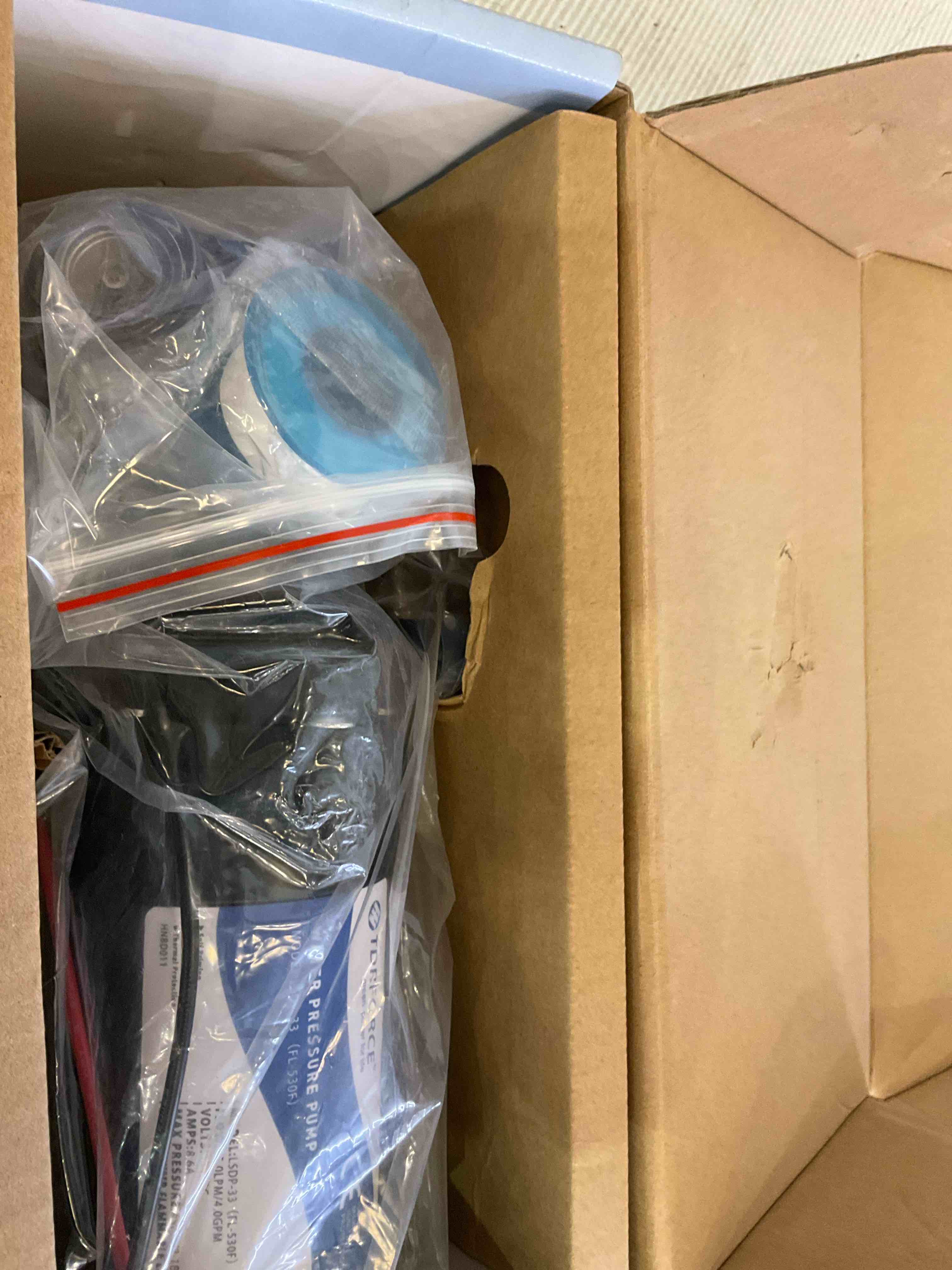 https://s3.amazonaws.com/lotting-images-prod/BargainHunt/EXS01573138_1719931893334.jpeg