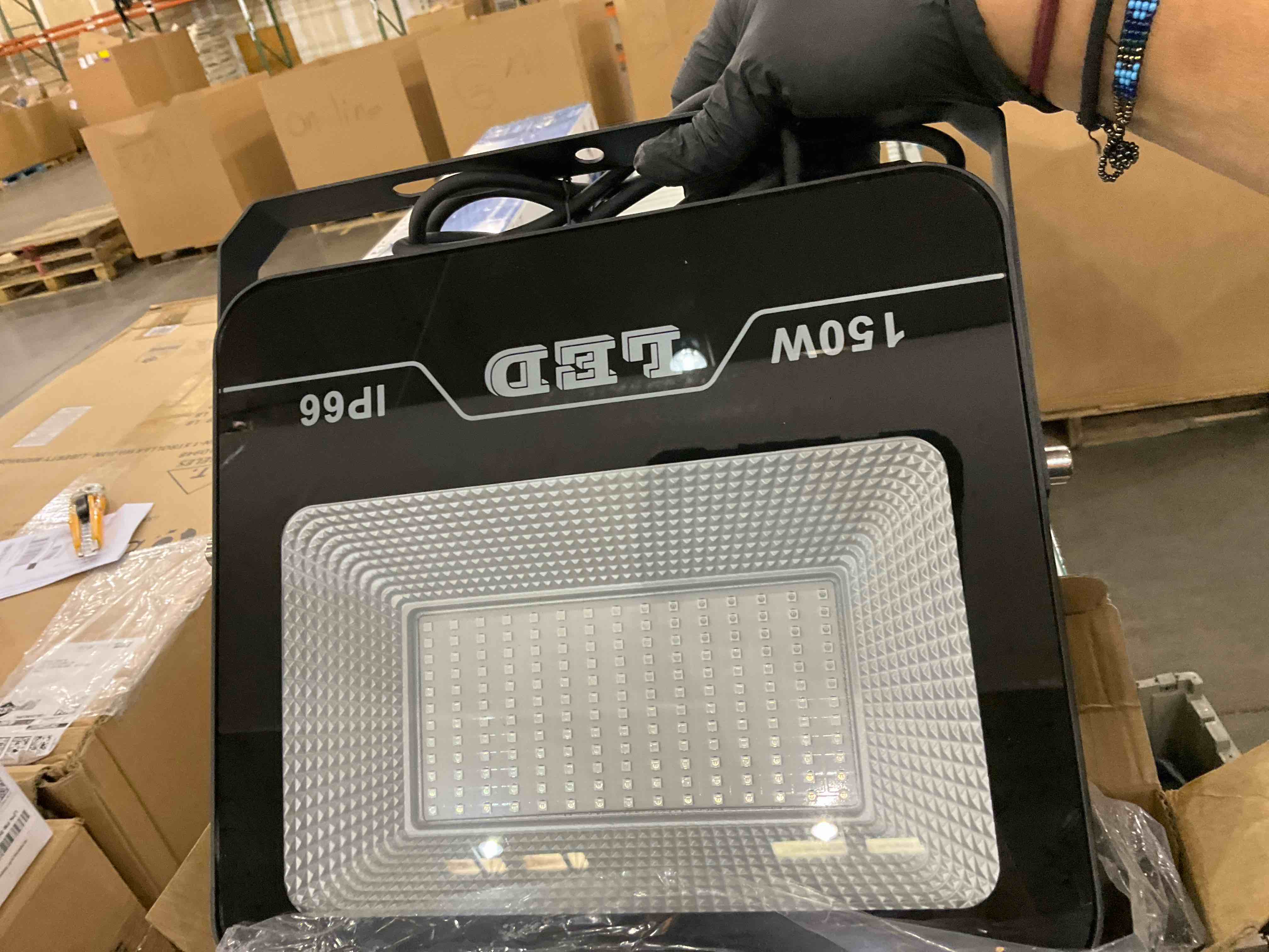 https://s3.amazonaws.com/lotting-images-prod/BargainHunt/EXS01573572_1718285622885.jpeg