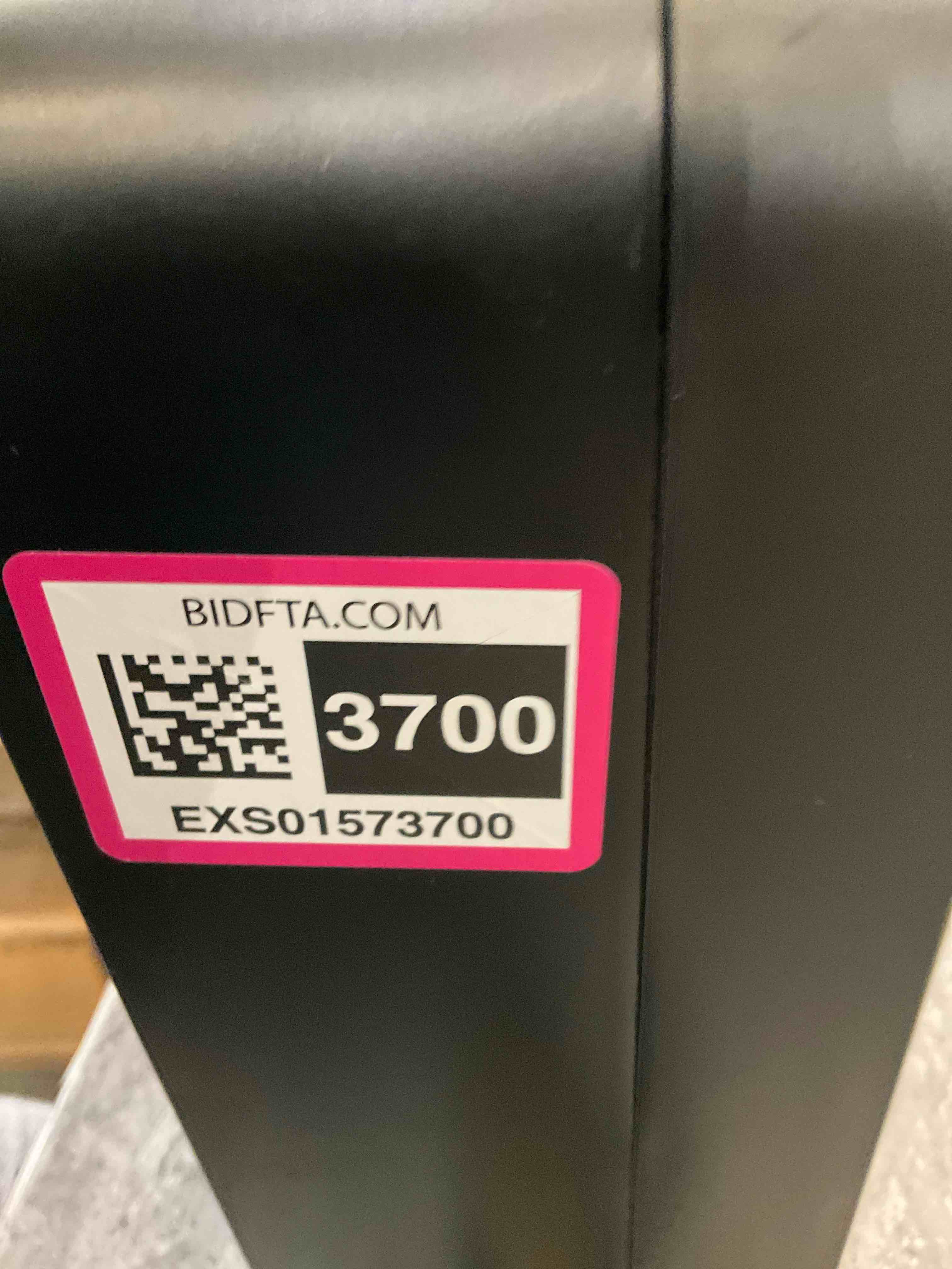 https://s3.amazonaws.com/lotting-images-prod/BargainHunt/EXS01573700_1719859140055.jpeg