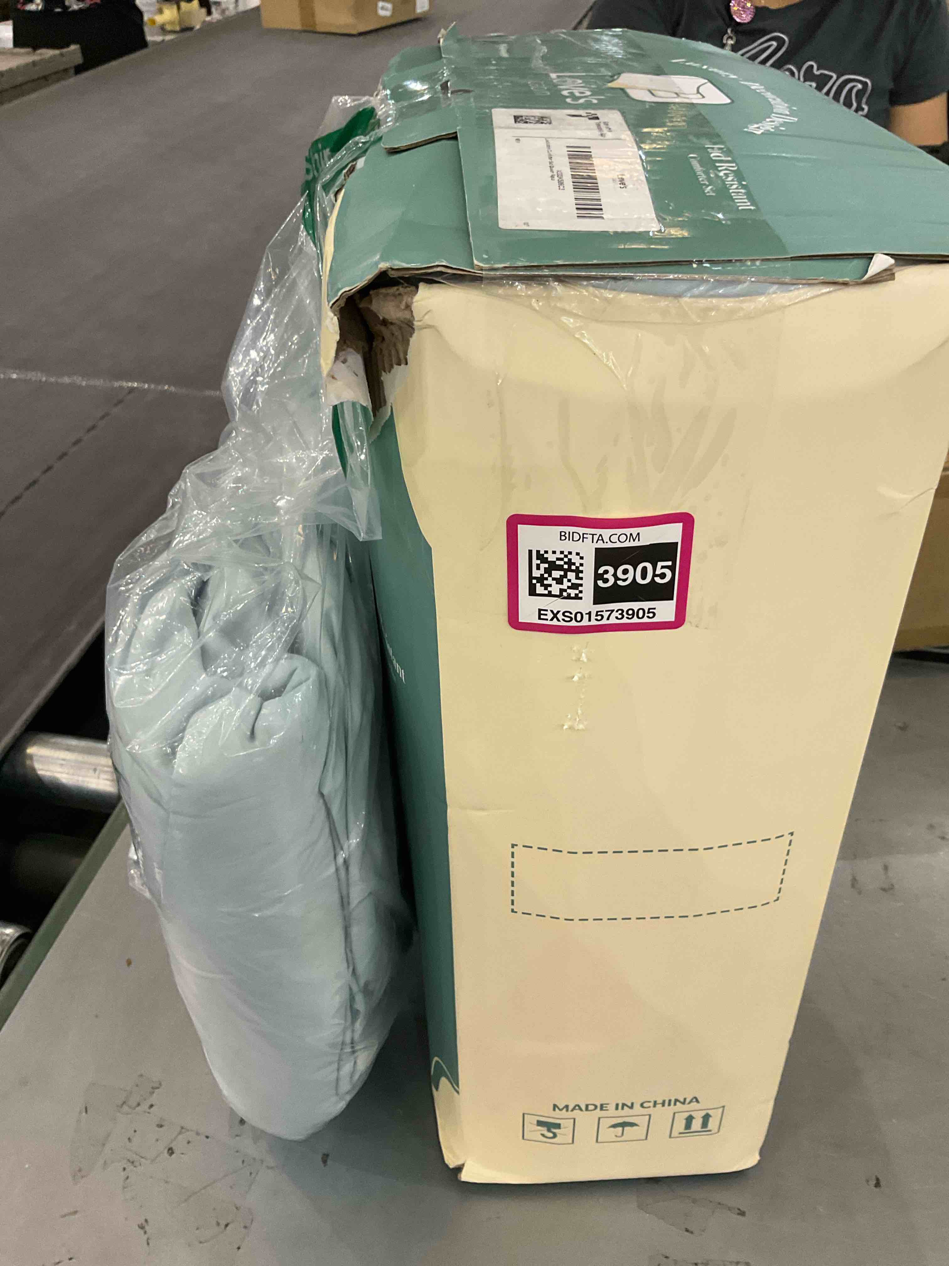 https://s3.amazonaws.com/lotting-images-prod/BargainHunt/EXS01573905_1719499442997.jpeg