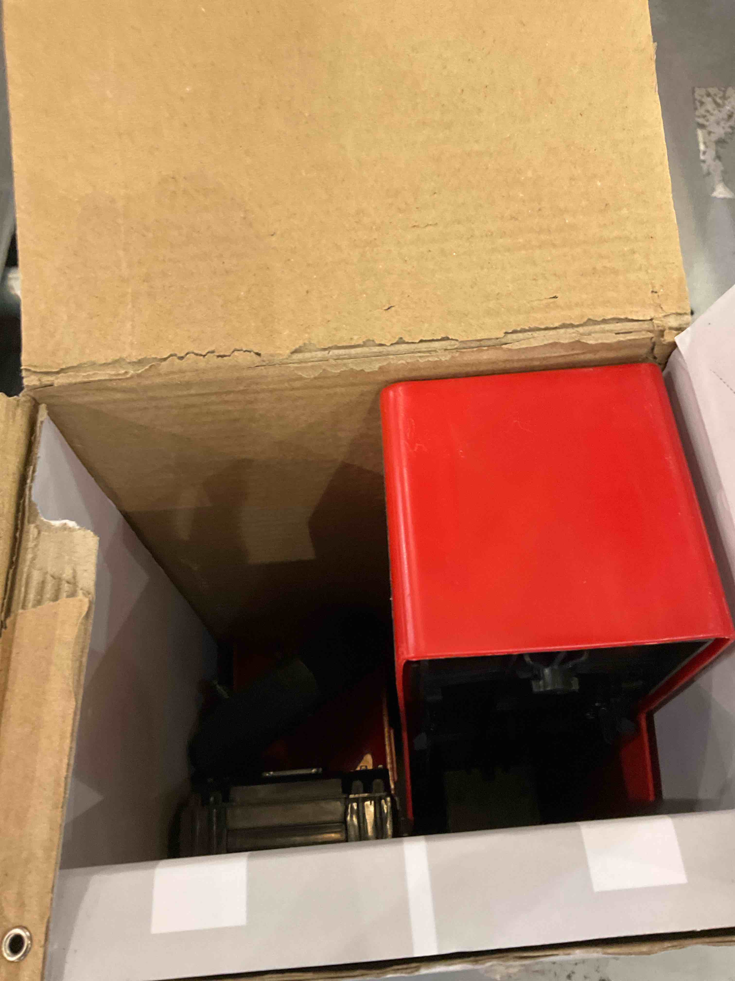 https://s3.amazonaws.com/lotting-images-prod/BargainHunt/EXS01573924_1719500558750.jpeg