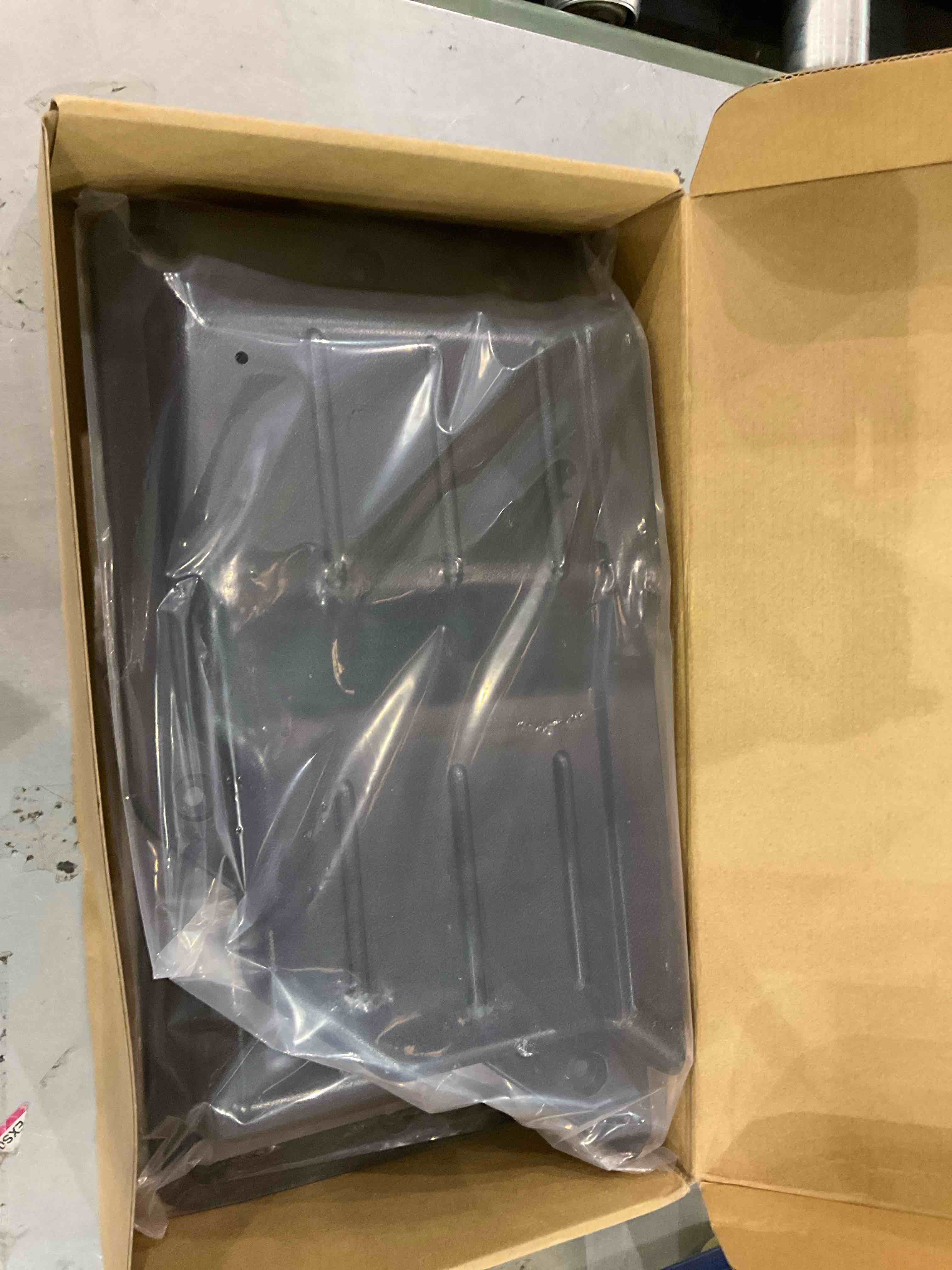 https://s3.amazonaws.com/lotting-images-prod/BargainHunt/EXS01573976_1719575296629.jpeg