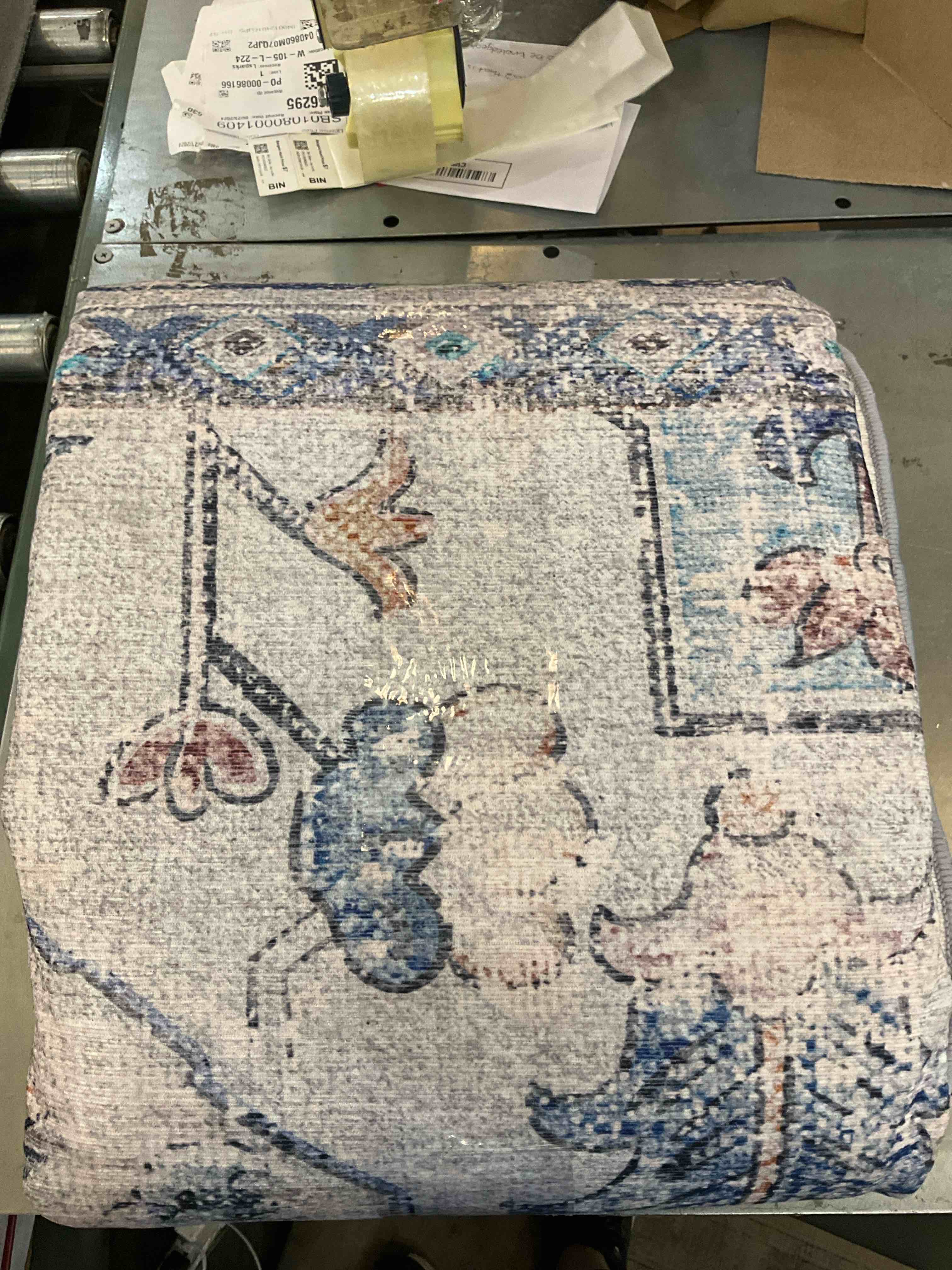 https://s3.amazonaws.com/lotting-images-prod/BargainHunt/EXS01574501_1719337584543.jpeg