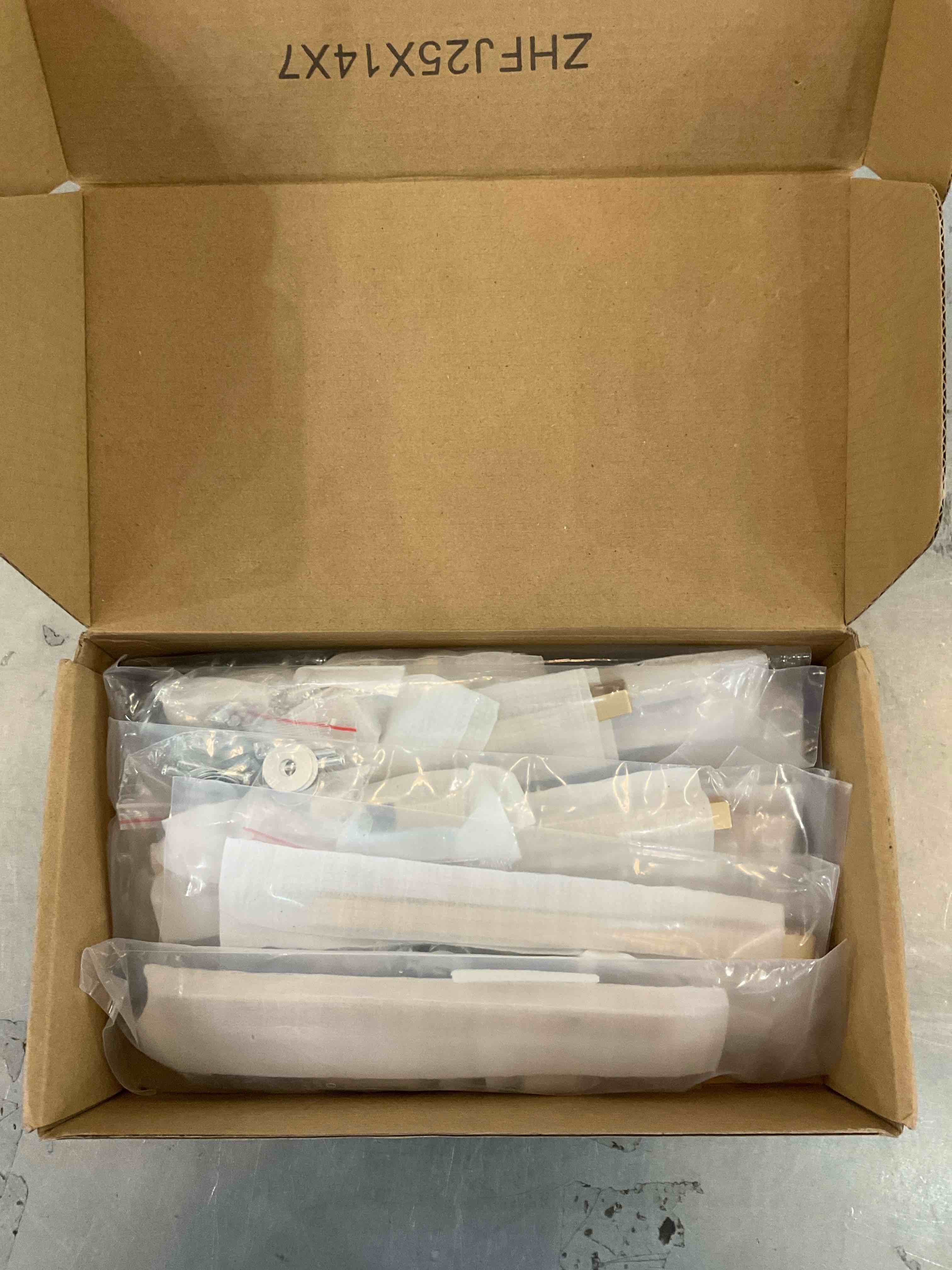 https://s3.amazonaws.com/lotting-images-prod/BargainHunt/EXS01574533_1719334297029.jpeg