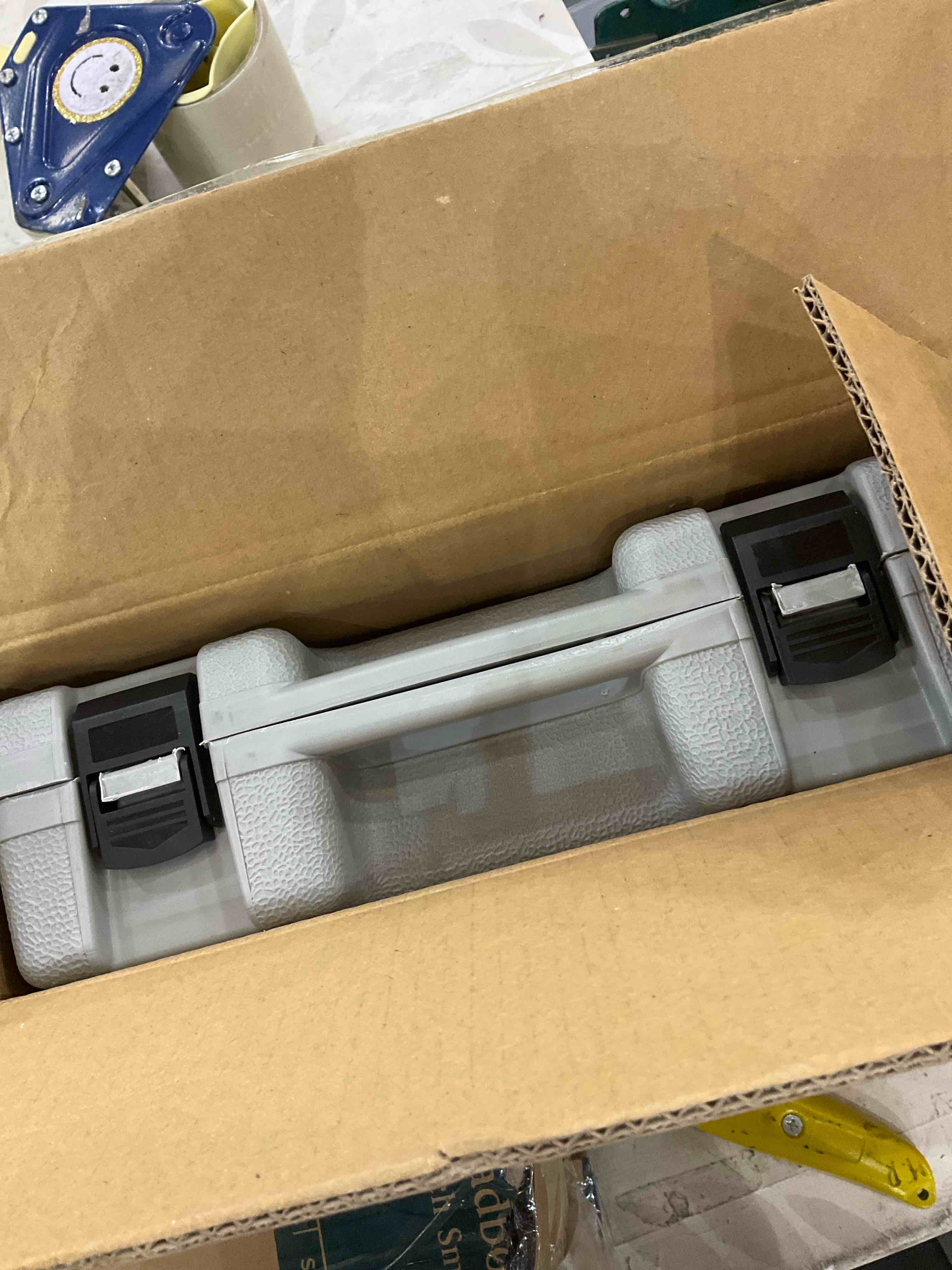 https://s3.amazonaws.com/lotting-images-prod/BargainHunt/EXS01575073_1716900412671.jpeg