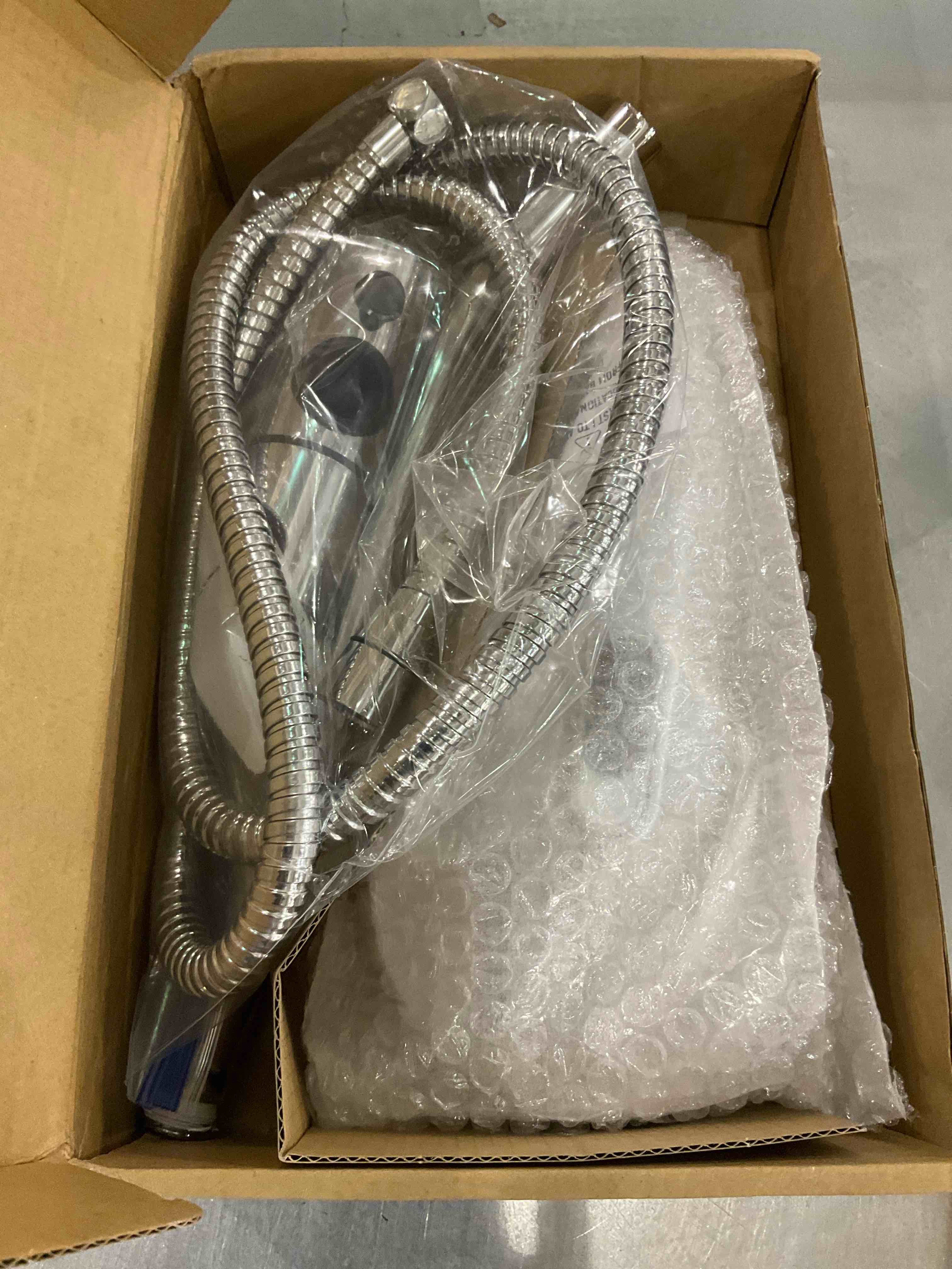 https://s3.amazonaws.com/lotting-images-prod/BargainHunt/EXS01575184_1716981356450.jpeg