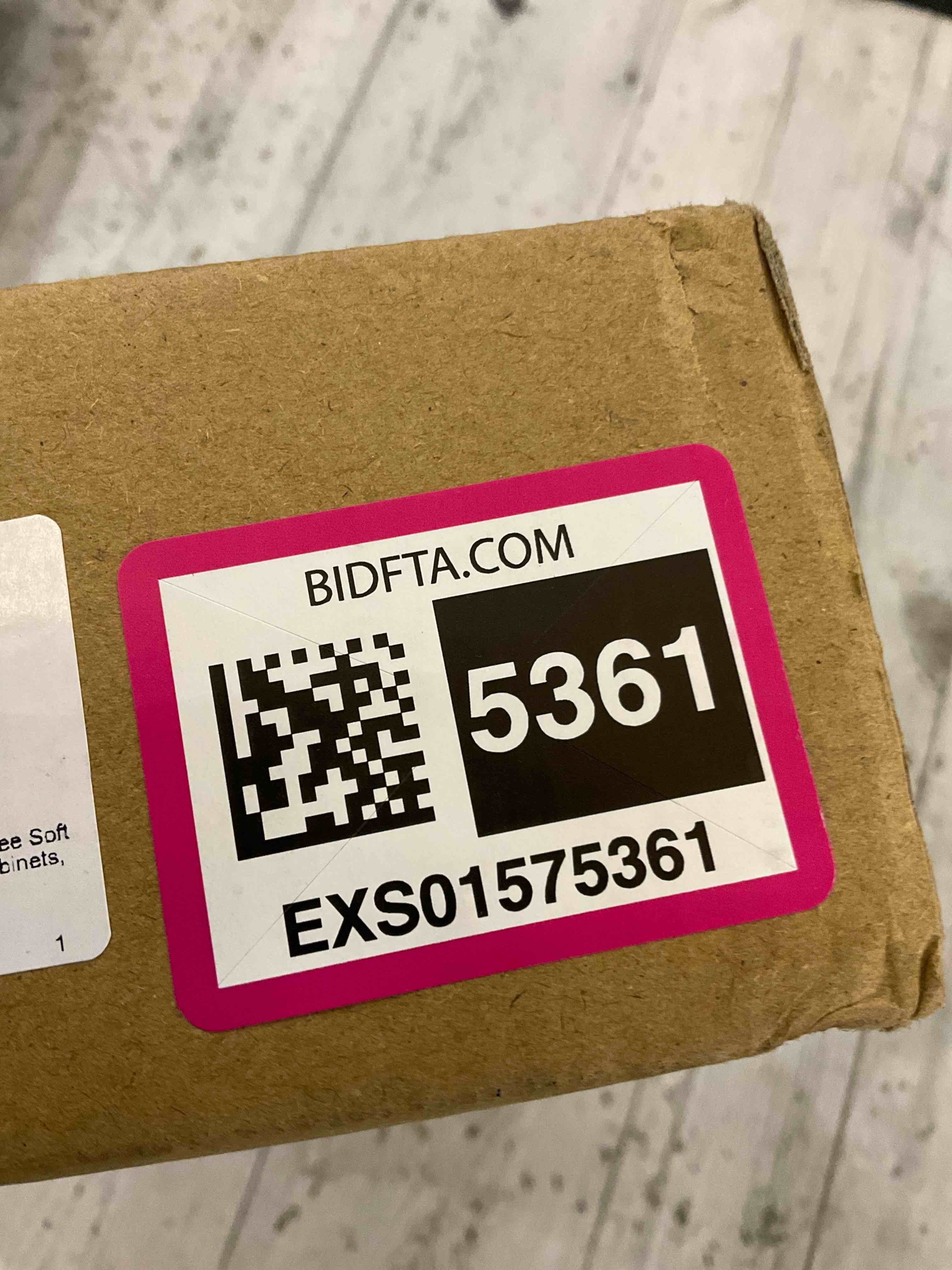 https://s3.amazonaws.com/lotting-images-prod/BargainHunt/EXS01575361_1717176562502.jpeg