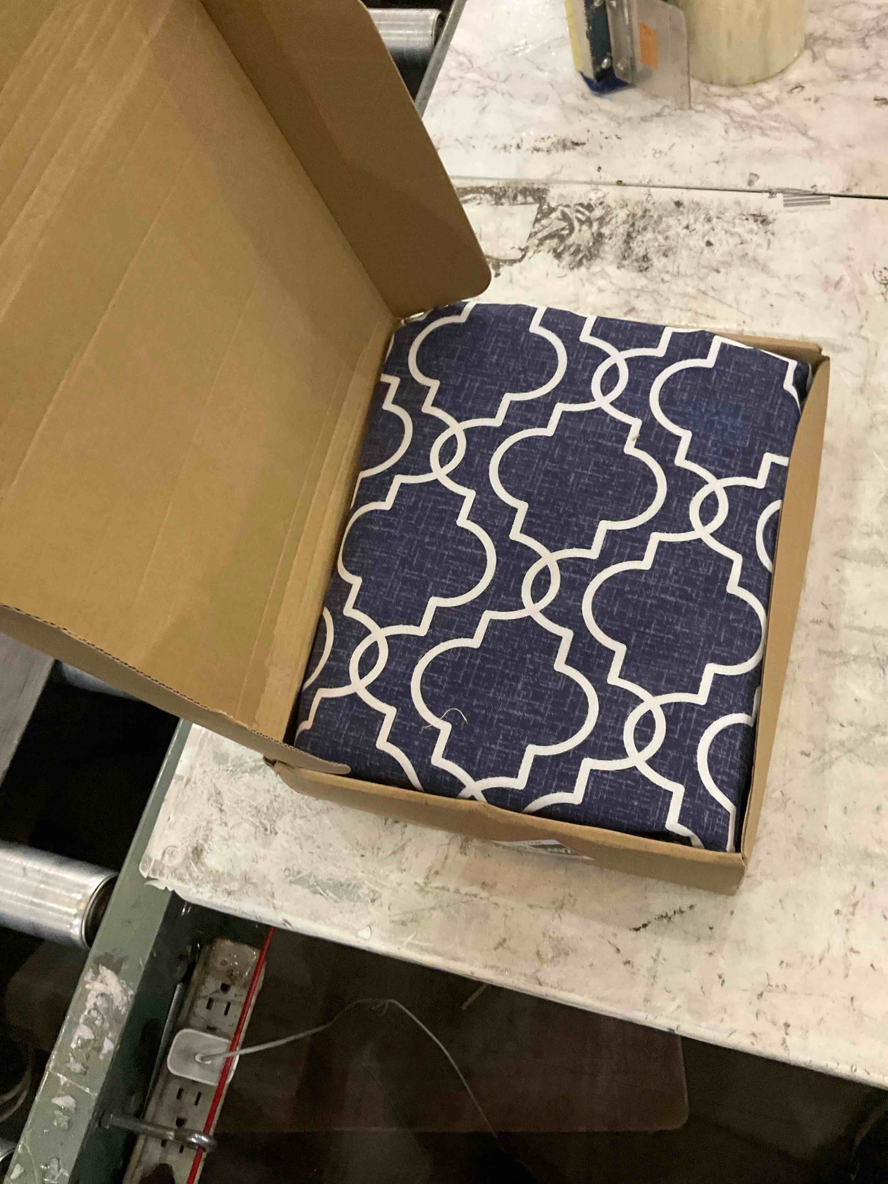 https://s3.amazonaws.com/lotting-images-prod/BargainHunt/EXS01575492_1718200546786.jpeg