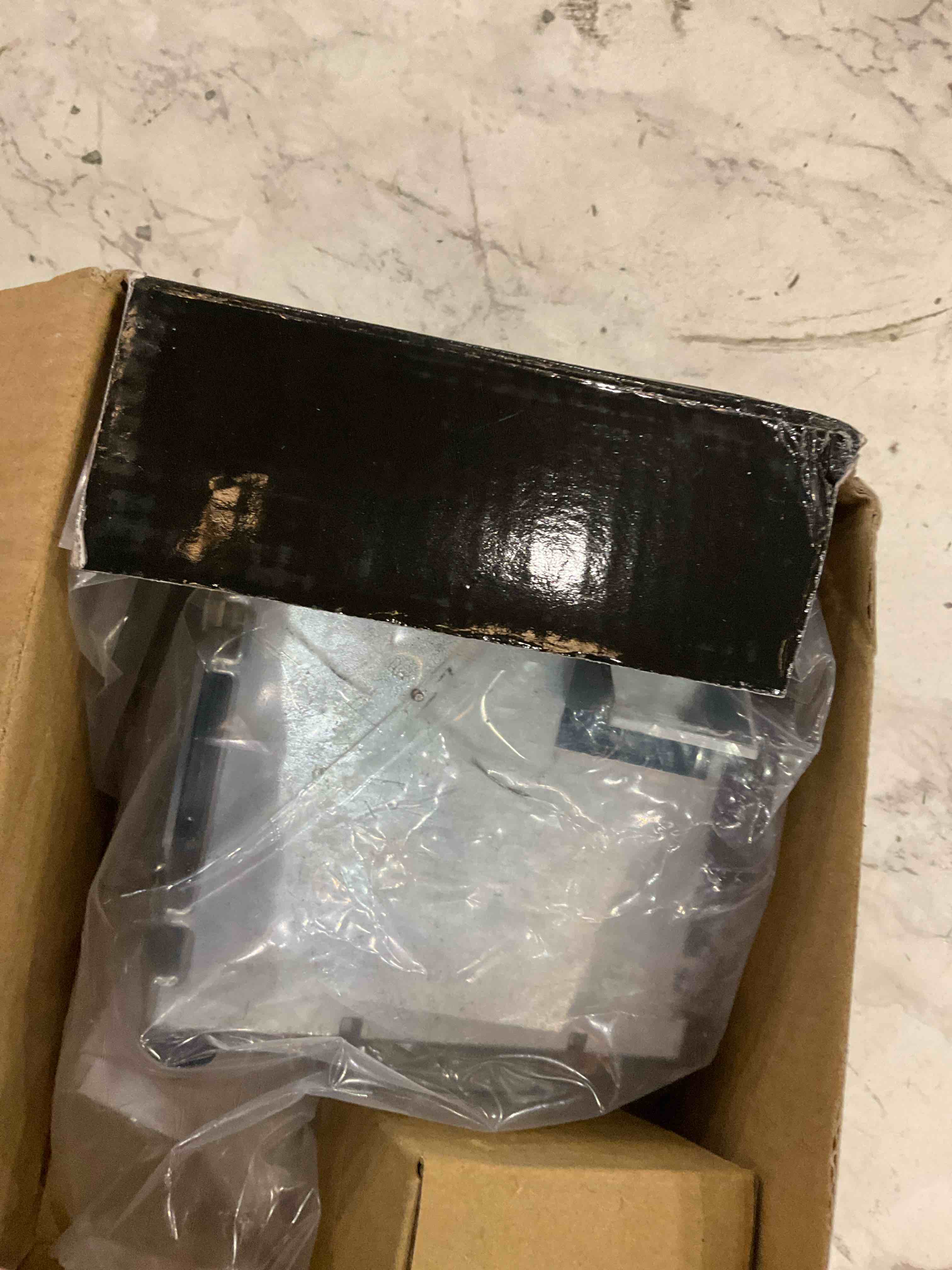 https://s3.amazonaws.com/lotting-images-prod/BargainHunt/EXS01575596_1718110276864.jpeg