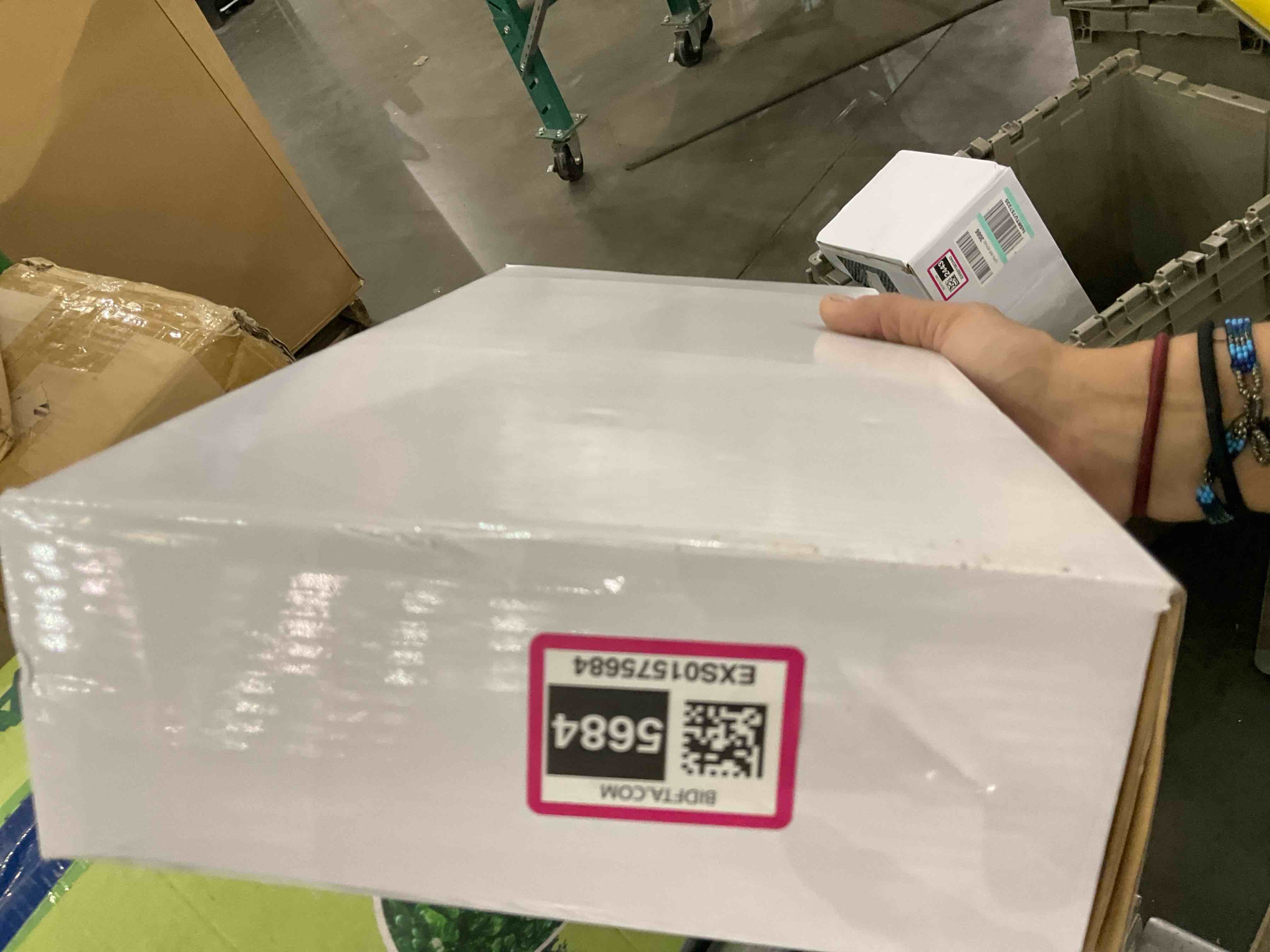 https://s3.amazonaws.com/lotting-images-prod/BargainHunt/EXS01575684_1718285214523.jpeg