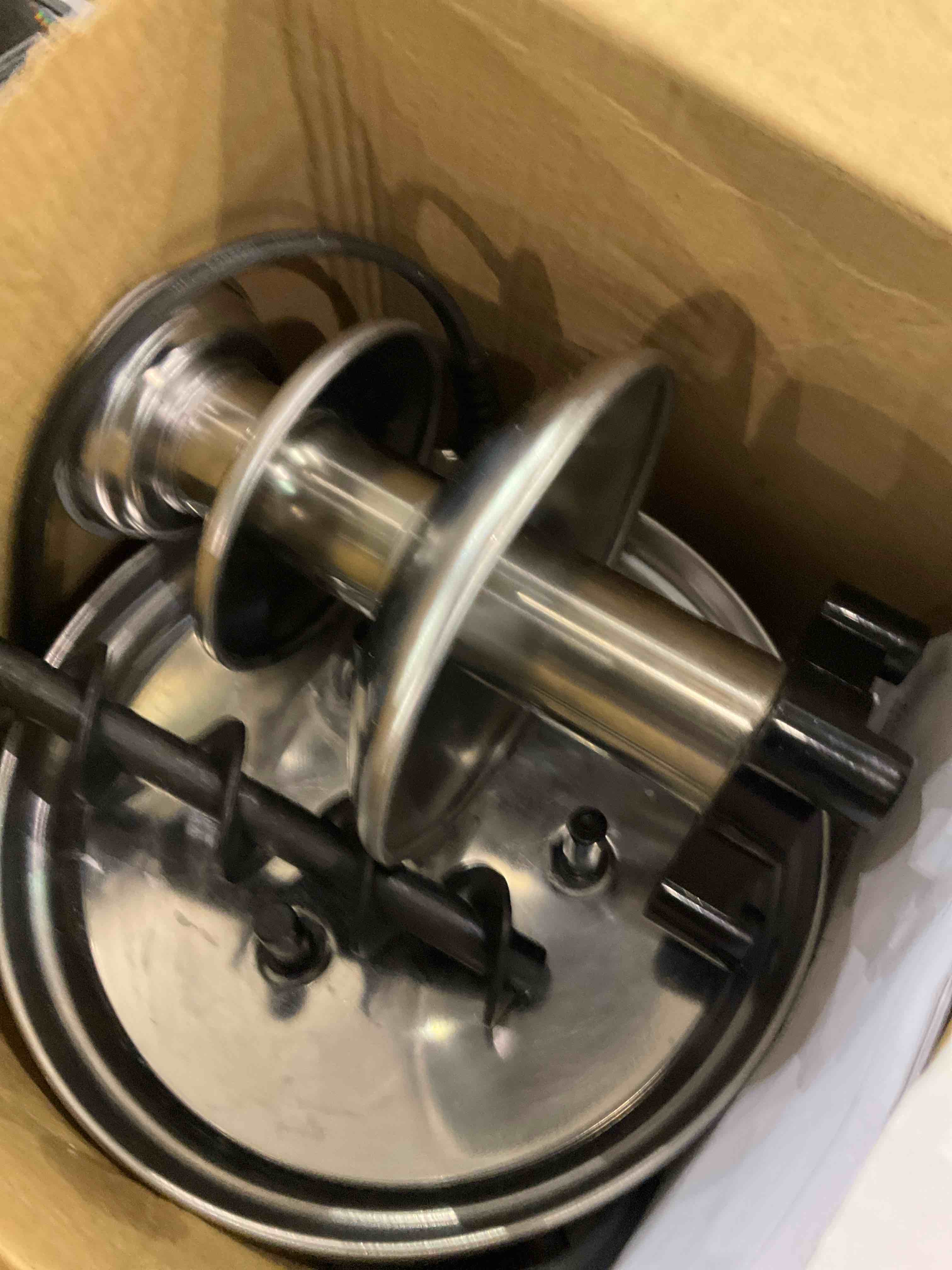 https://s3.amazonaws.com/lotting-images-prod/BargainHunt/EXS01575867_1719574352994.jpeg